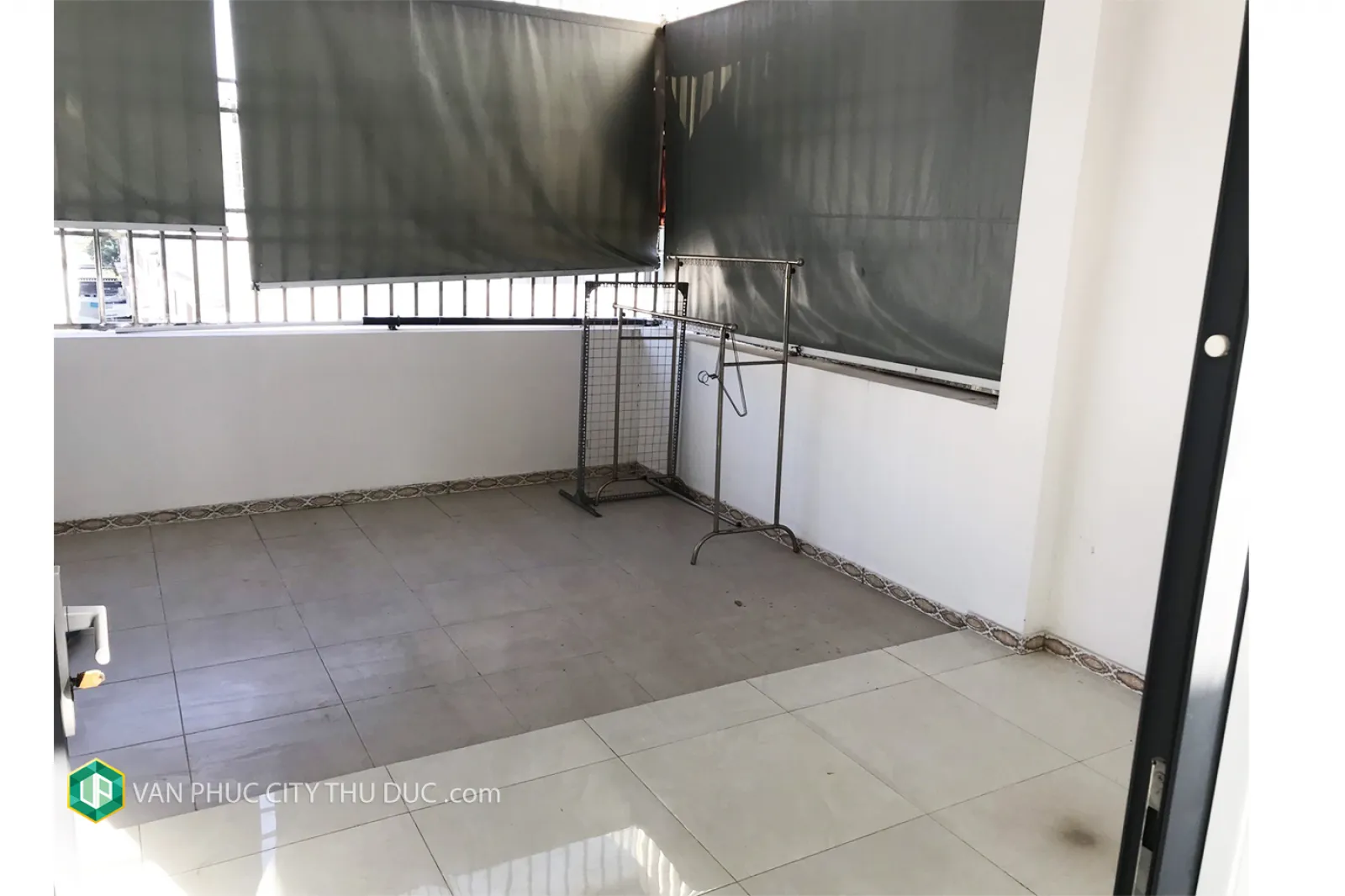 Bán nhà KĐT Vạn Phúc hướng Đông Nam 5x21m, full nội thất cạnh bệnh viện Quốc Tế giá 18,2 tỷ