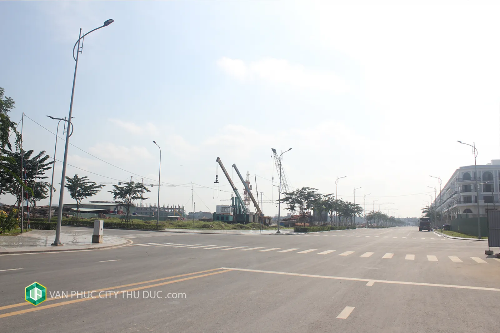 Bán nhà thô hoàn thiện mặt ngoài hướng Nam 7x20m, đang xây dựng ngay Phố đi bộ giá 34 tỷ