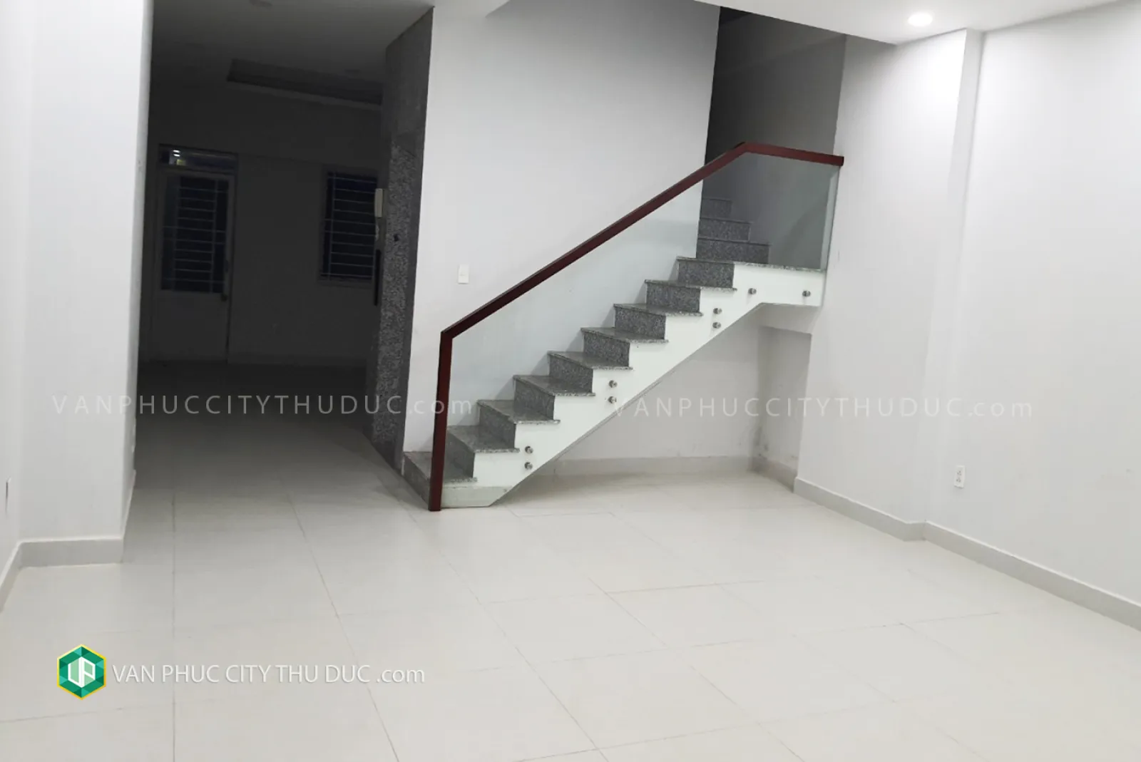 Bán nhà Vạn Phúc City hướng Tây Nam 5x17m, nội thất cơ bản gần mẫu giáo Hugo giá 13,9 tỷ