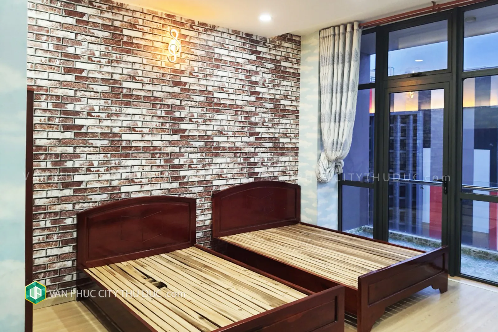 Bán nhà Vạn Phúc City hướng Tây Nam 5x17m, nội thất cơ bản gần mẫu giáo Hugo giá 13,9 tỷ