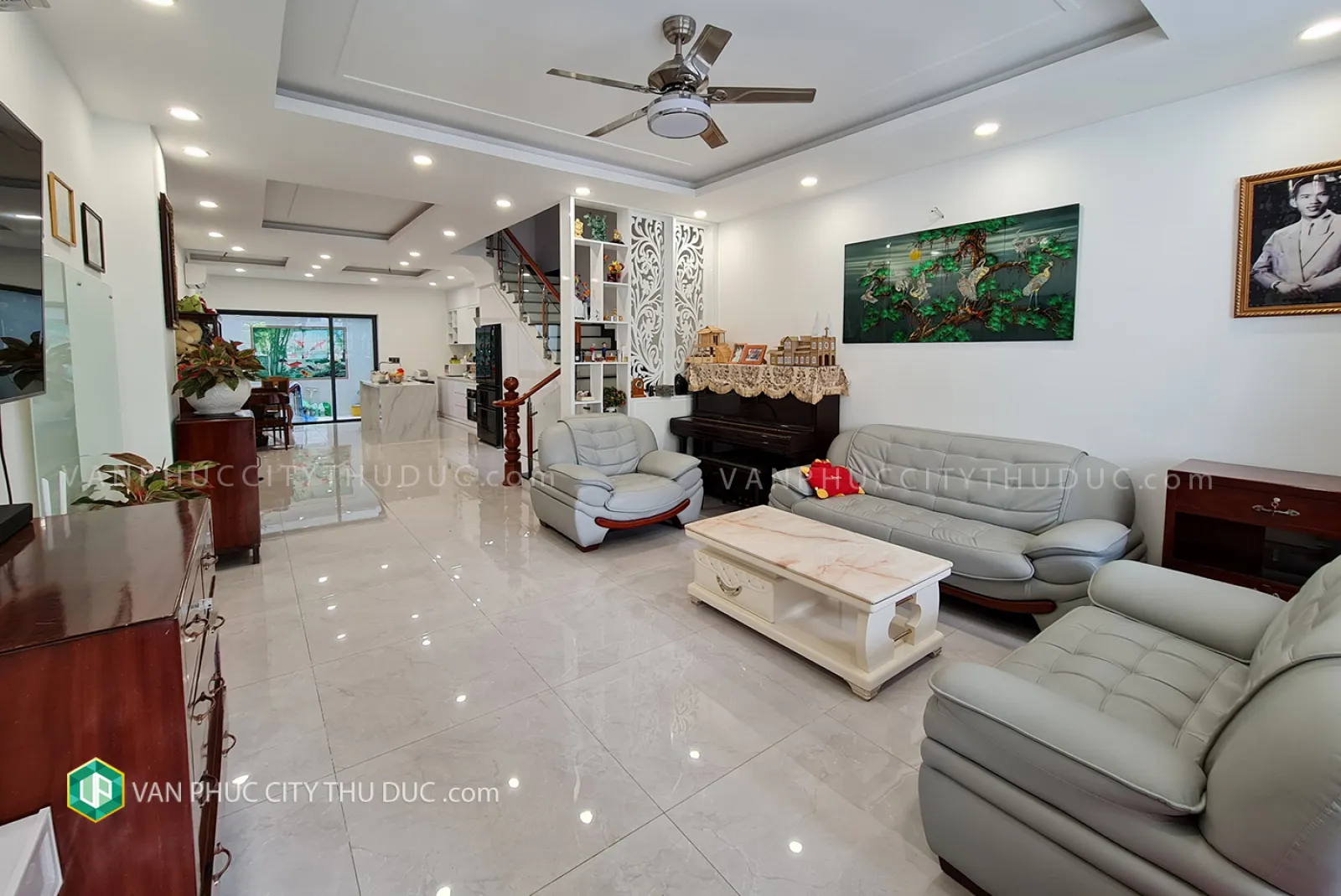 Bán nhà Vạn Phúc City hướng Tây Nam 5x20.5m, full nội thất gần kề sân Tennis giá 22 tỷ