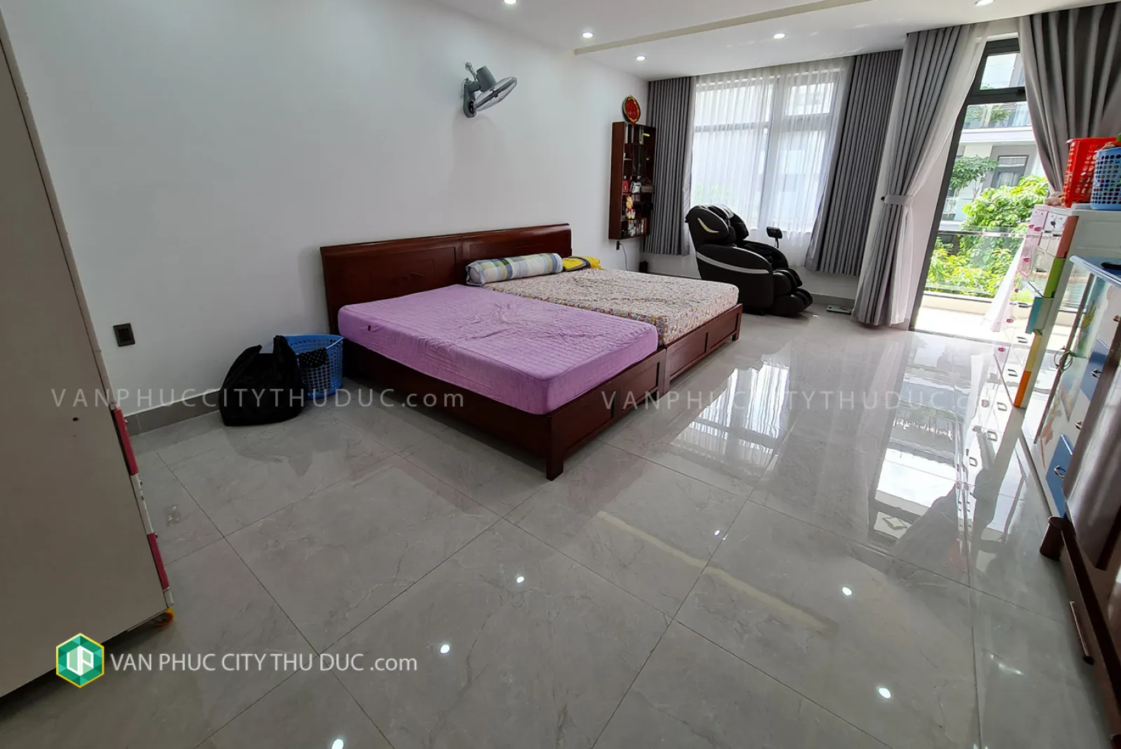 Bán nhà Vạn Phúc City hướng Tây Nam 5x20.5m, full nội thất gần kề sân Tennis giá 22 tỷ