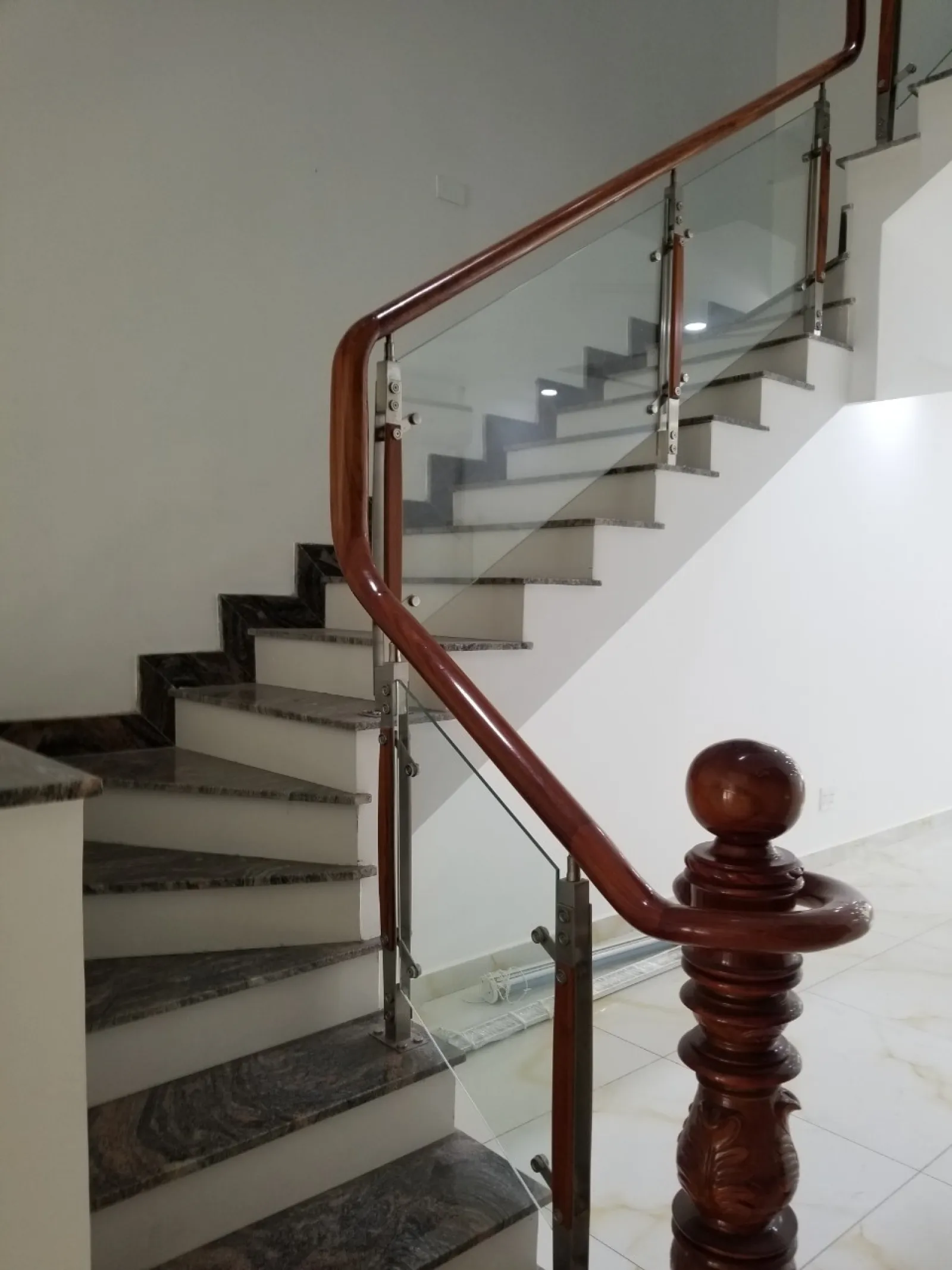 Cần cho thuê nhà  hướng Đông Bắc 5x20m, nội thất cơ bản giá 36 triệu