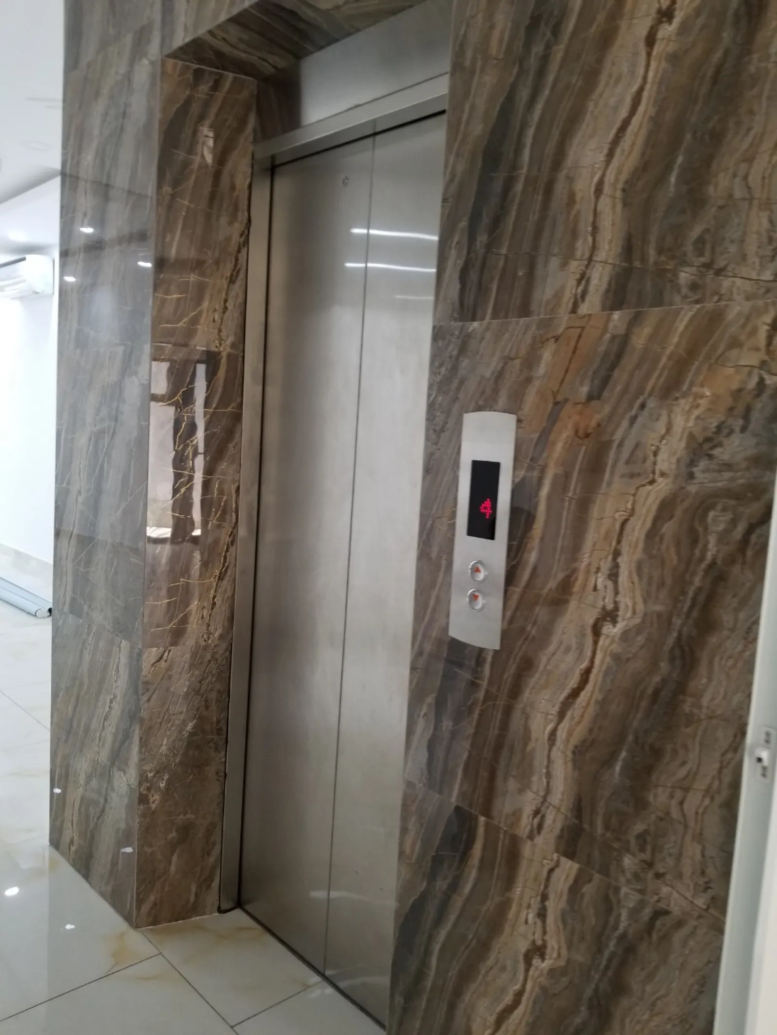 Cần cho thuê nhà  hướng Đông Bắc 5x20m, nội thất cơ bản giá 36 triệu