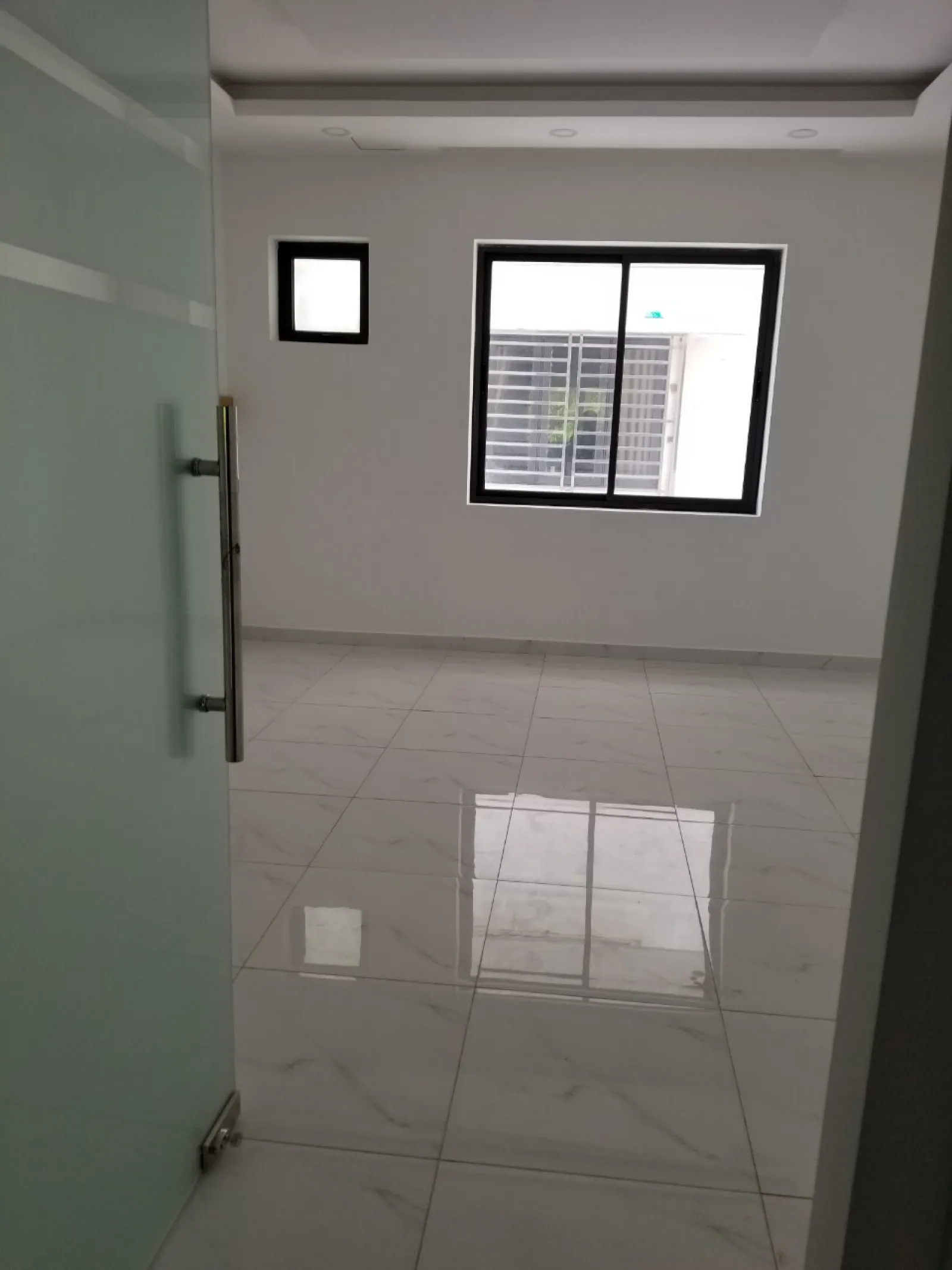 Cần cho thuê nhà  hướng Đông Bắc 5x20m, nội thất cơ bản giá 36 triệu