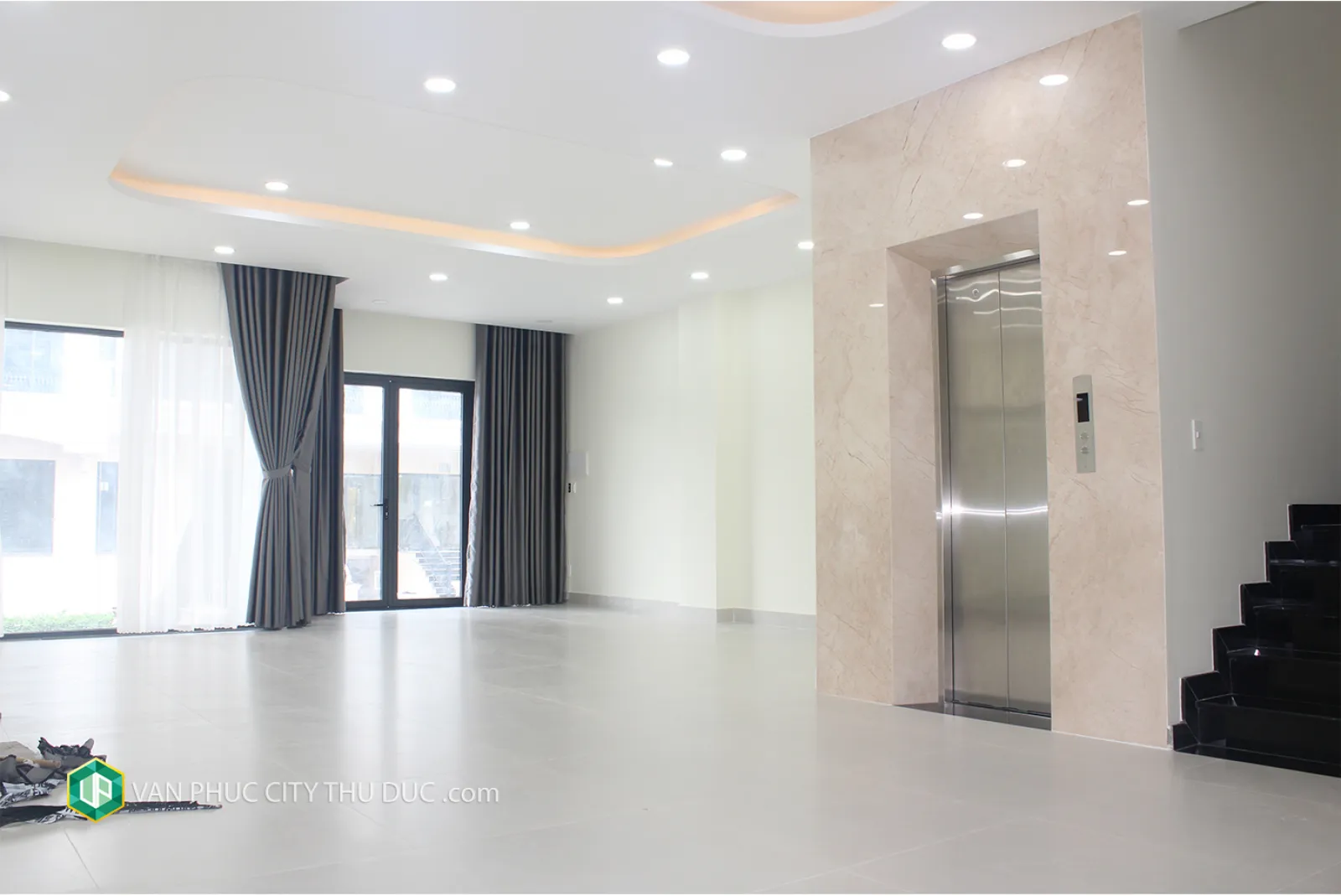 Cần cho thuê nhà làm văn phòng hướng Tây Nam 7x19m, nội thất Cao Cấp đối diện Kênh Sông Trăng giá 33 triệu