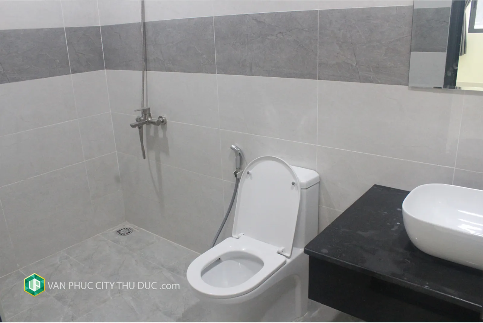 Cần cho thuê nhà làm văn phòng hướng Tây Nam 7x19m, nội thất Cao Cấp đối diện Kênh Sông Trăng giá 33 triệu