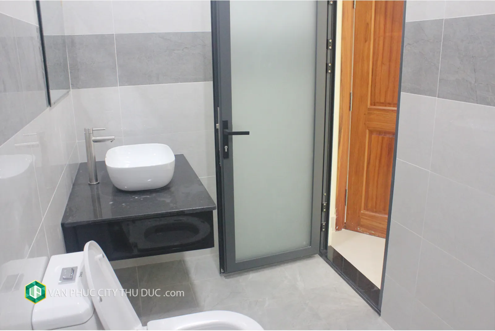 Cần cho thuê nhà làm văn phòng hướng Tây Nam 7x19m, nội thất Cao Cấp đối diện Kênh Sông Trăng giá 33 triệu