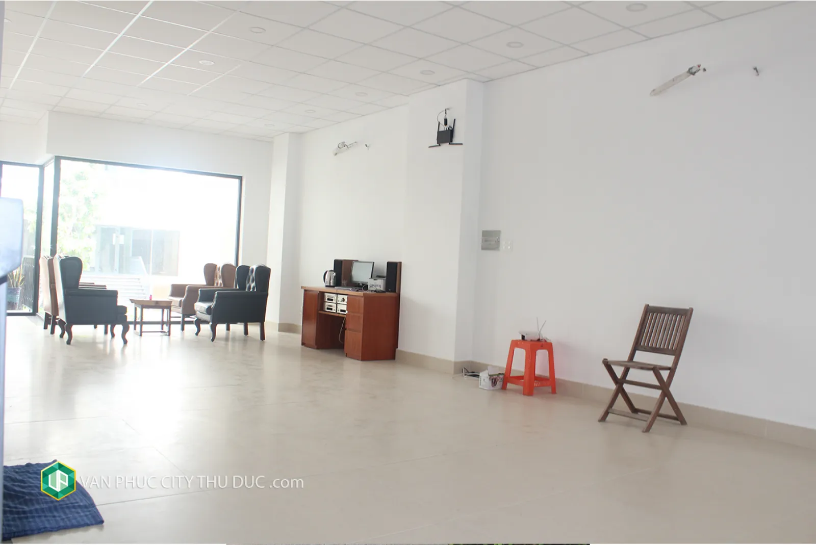 Cần cho thuê từng tầng làm văn phòng hướng Bắc 7x19m, hoàn thiện nội thất gần kề Kênh Sông Trăng giá 23 triệu