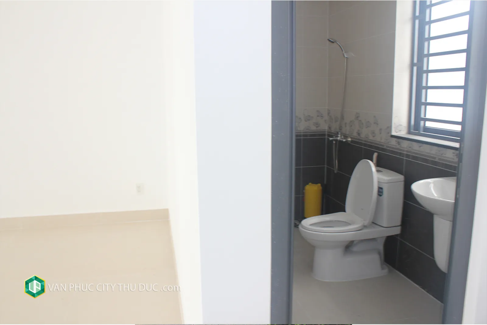 Cần cho thuê từng tầng làm văn phòng hướng Bắc 7x19m, hoàn thiện nội thất gần kề Kênh Sông Trăng giá 23 triệu