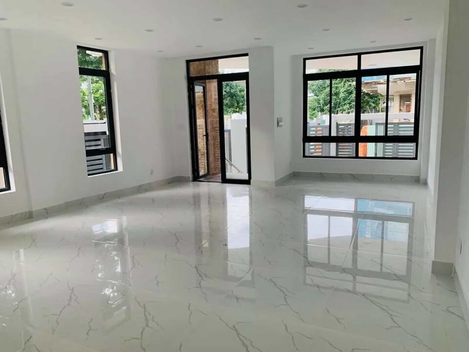 Căn góc hai mặt tiền mới xây gần kề Kênh Sông Trăng giá chỉ 51 triệu