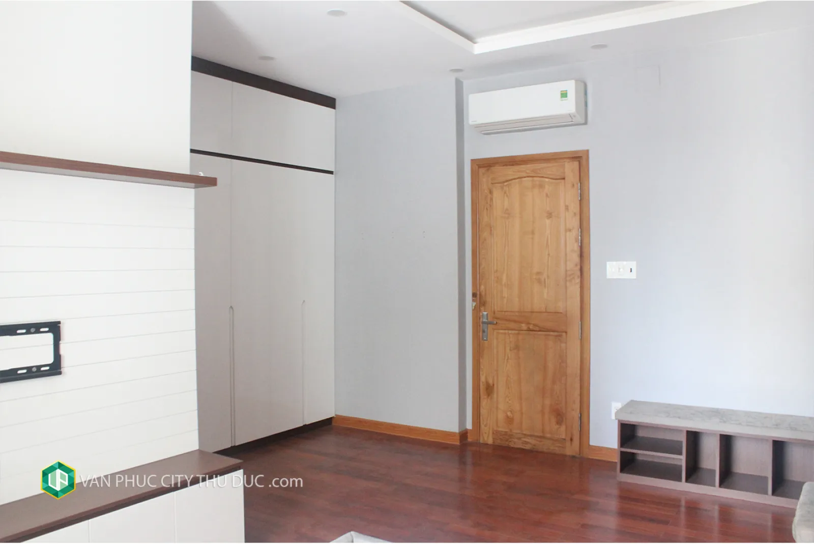 [CHỦ BÁN GẤP] nhà hoàn thiện NT hướng Đông Nam 5x21.5m, đường rộng 20m giá chỉ 23 tỷ