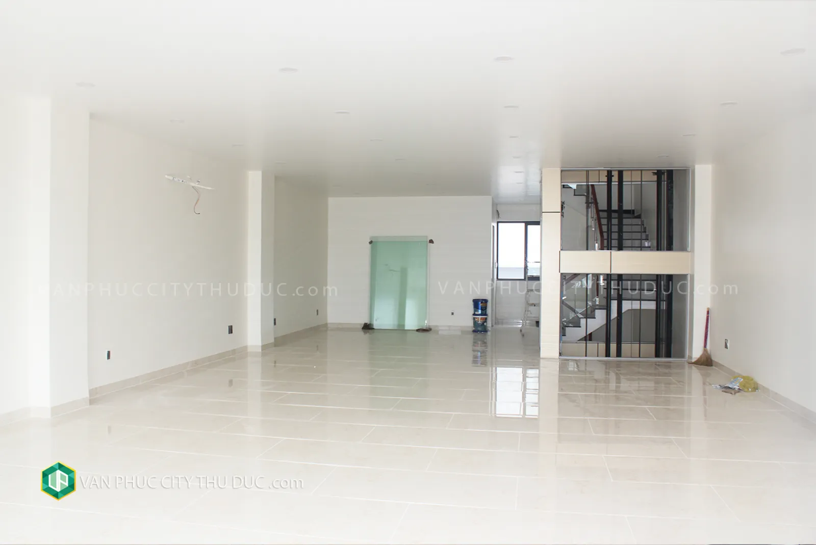 Chính chủ cho thuê từng tầng làm văn phòng hướng Đông Bắc 7x21m, nội thất cơ bản giá 18 triệu