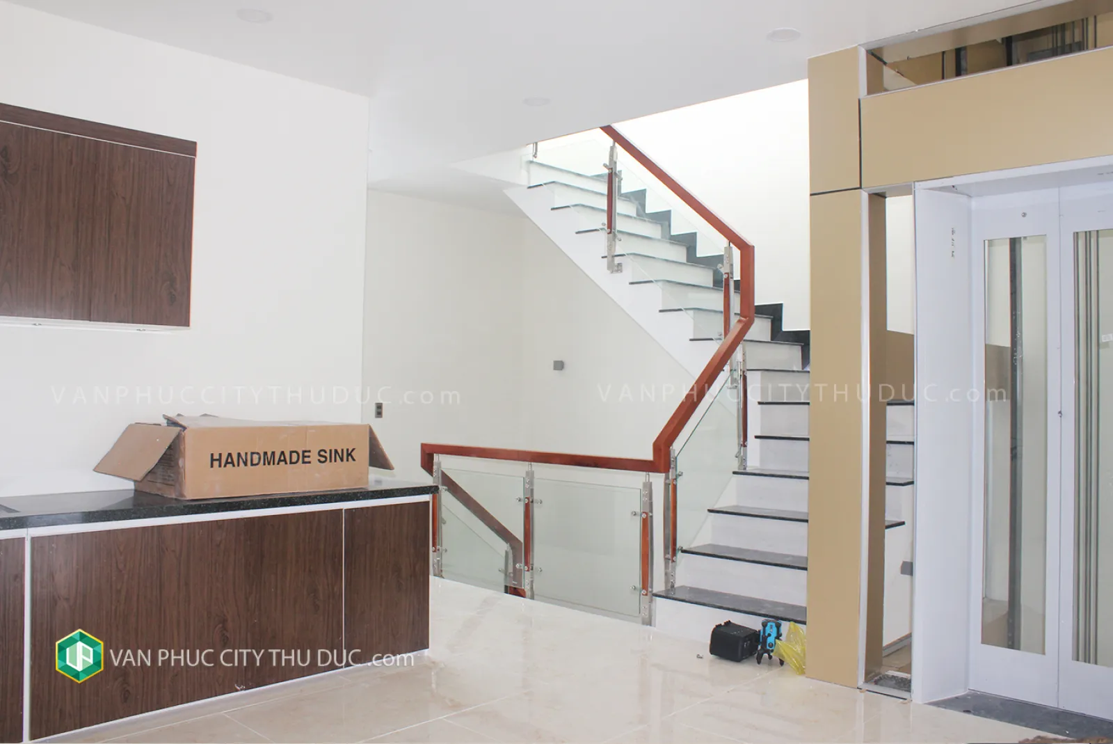 Chính chủ cho thuê từng tầng làm văn phòng hướng Đông Bắc 7x21m, nội thất cơ bản giá 18 triệu