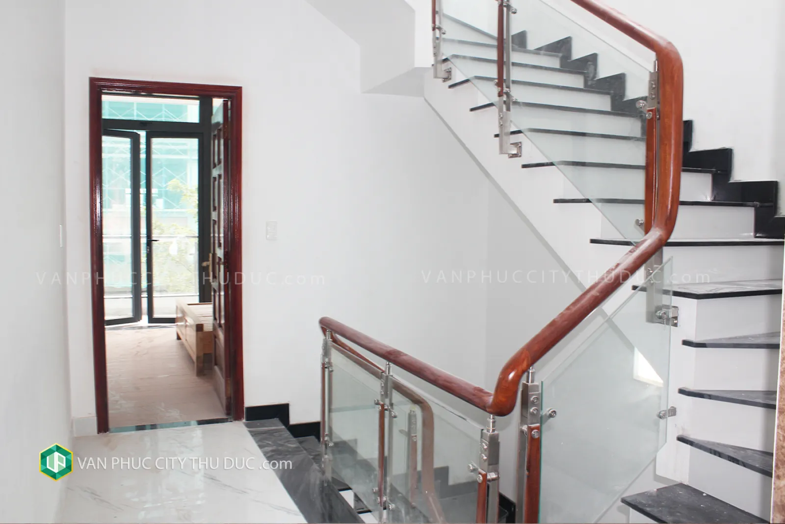 Cho thuê  Hầm, trệt, Tầng 1 làm văn phòng, đường rộng 20m, full nội thất giá 28 triệu