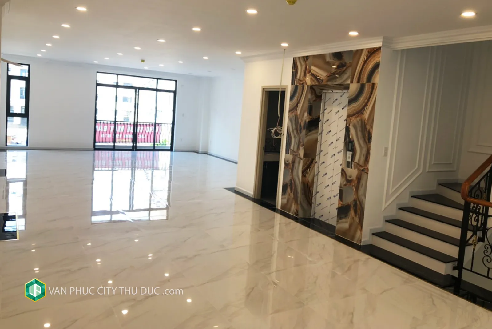 Cần cho thuê từng tầng làm văn phòng hướng Bắc 7x21m, full nội thất ngay khu sầm uất giá 24 triệu