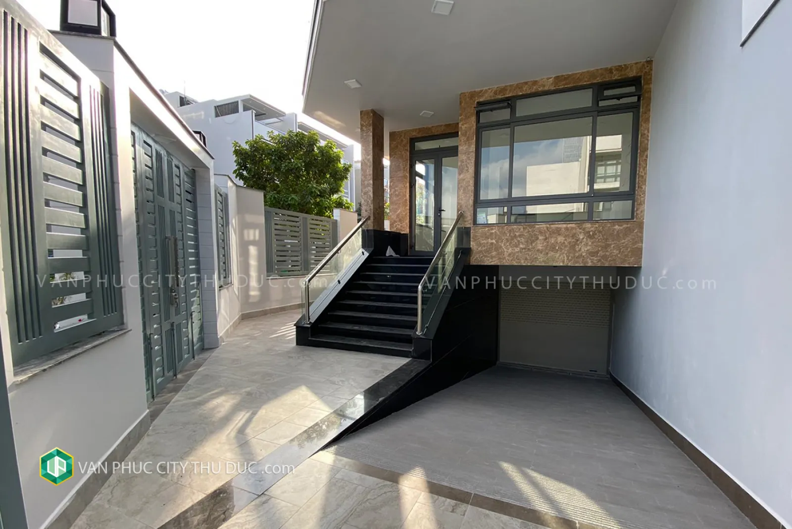 Cho thuê căn góc view công viên cực đẹp hướng Tây Bắc, full nội thất  giá 46 triệu