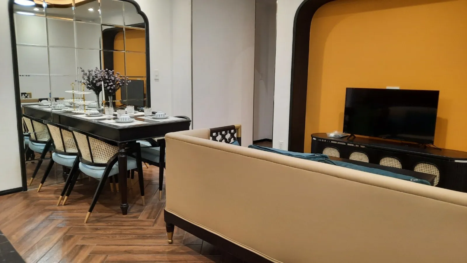 Cho thuê Căn hộ Vạn Phúc nội thất Cao Cấp ngay khu sầm uất giá chỉ 14 triệu