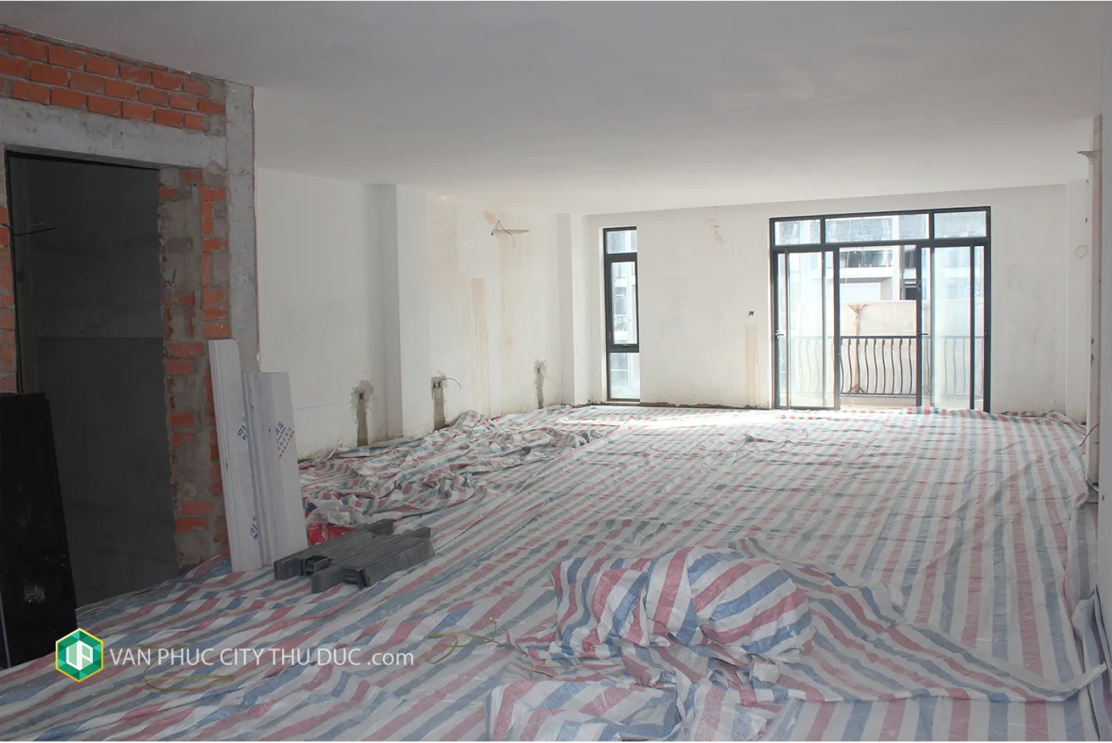 Cho thuê gấp Shophouse Nguyễn Thị Nhung hướng Tây Nam 7x20m, nội thất cơ bản gần ngay khu trung tâm thương mại giá 66 triệu