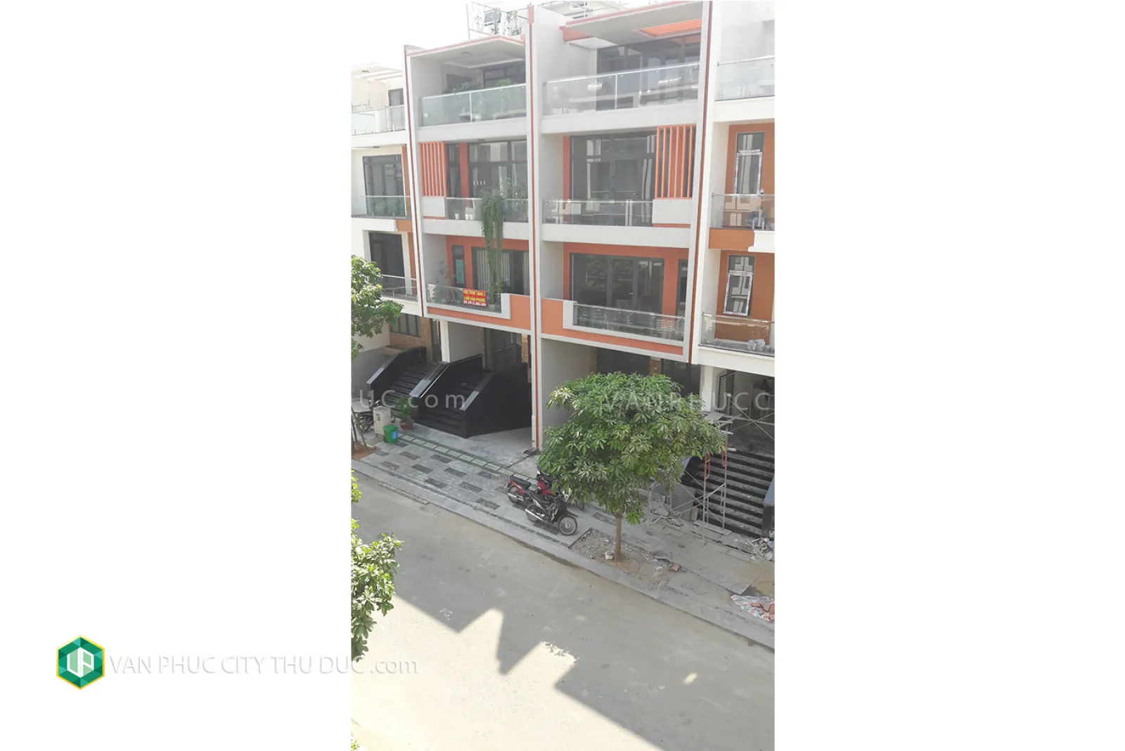 Cho thuê gấp TẦNG TRỆT làm văn phòng  6x17m, nội thất cơ bản gần mẫu giáo Hugo giá chỉ 19 triệu