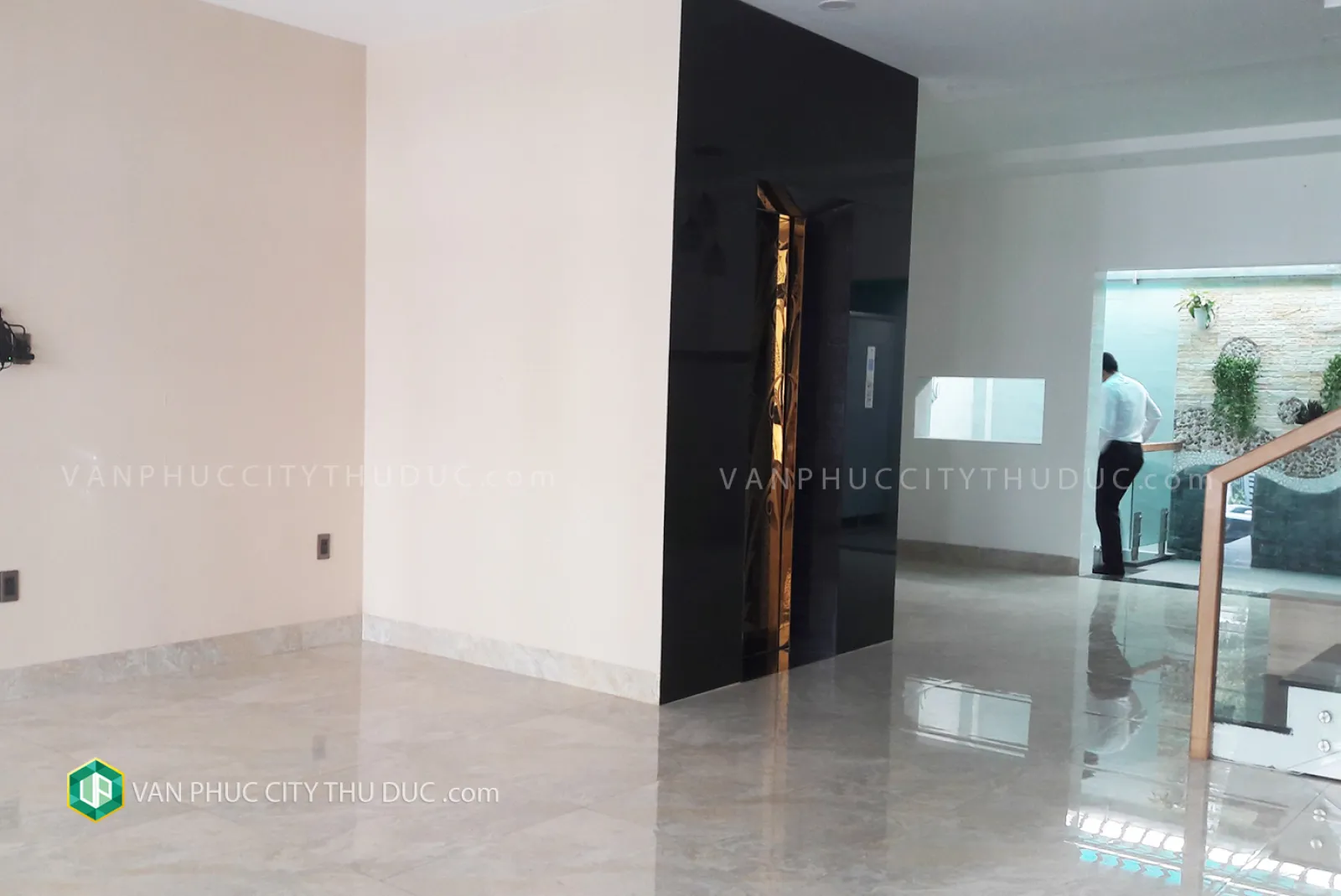 Cho thuê gấp TẦNG TRỆT làm văn phòng  6x17m, nội thất cơ bản gần mẫu giáo Hugo giá chỉ 19 triệu