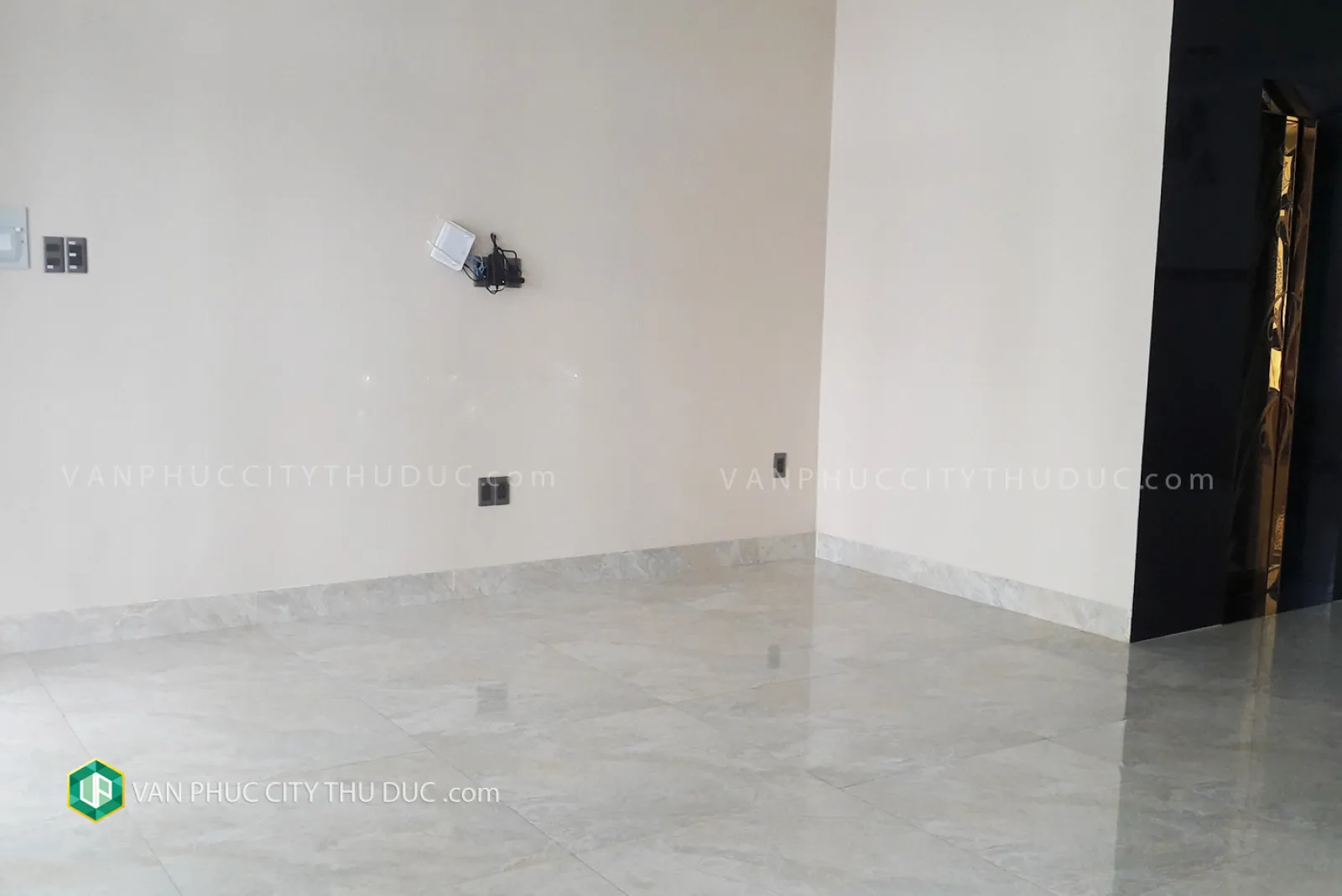 Cho thuê gấp TẦNG TRỆT làm văn phòng  6x17m, nội thất cơ bản gần mẫu giáo Hugo giá chỉ 19 triệu