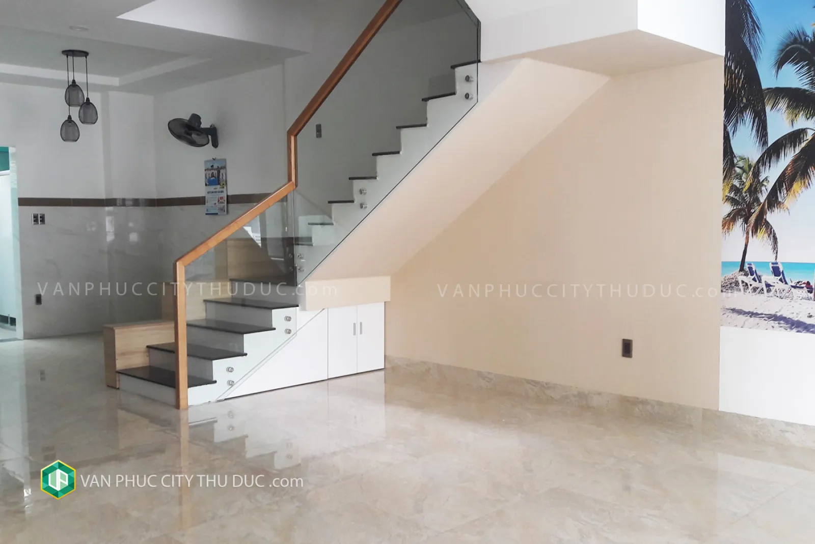 Cho thuê gấp TẦNG TRỆT làm văn phòng  6x17m, nội thất cơ bản gần mẫu giáo Hugo giá chỉ 19 triệu