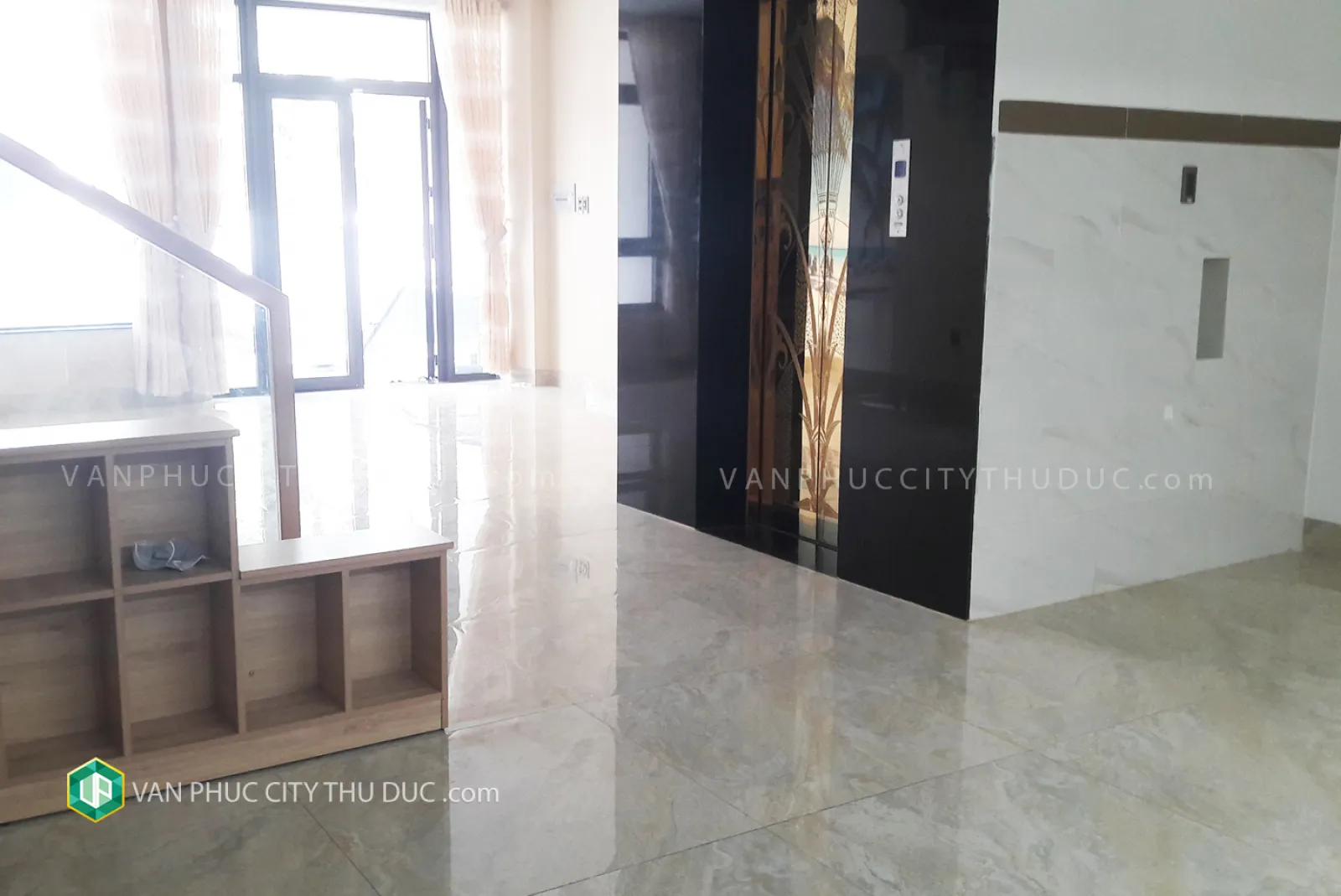 Cho thuê gấp TẦNG TRỆT làm văn phòng  6x17m, nội thất cơ bản gần mẫu giáo Hugo giá chỉ 19 triệu