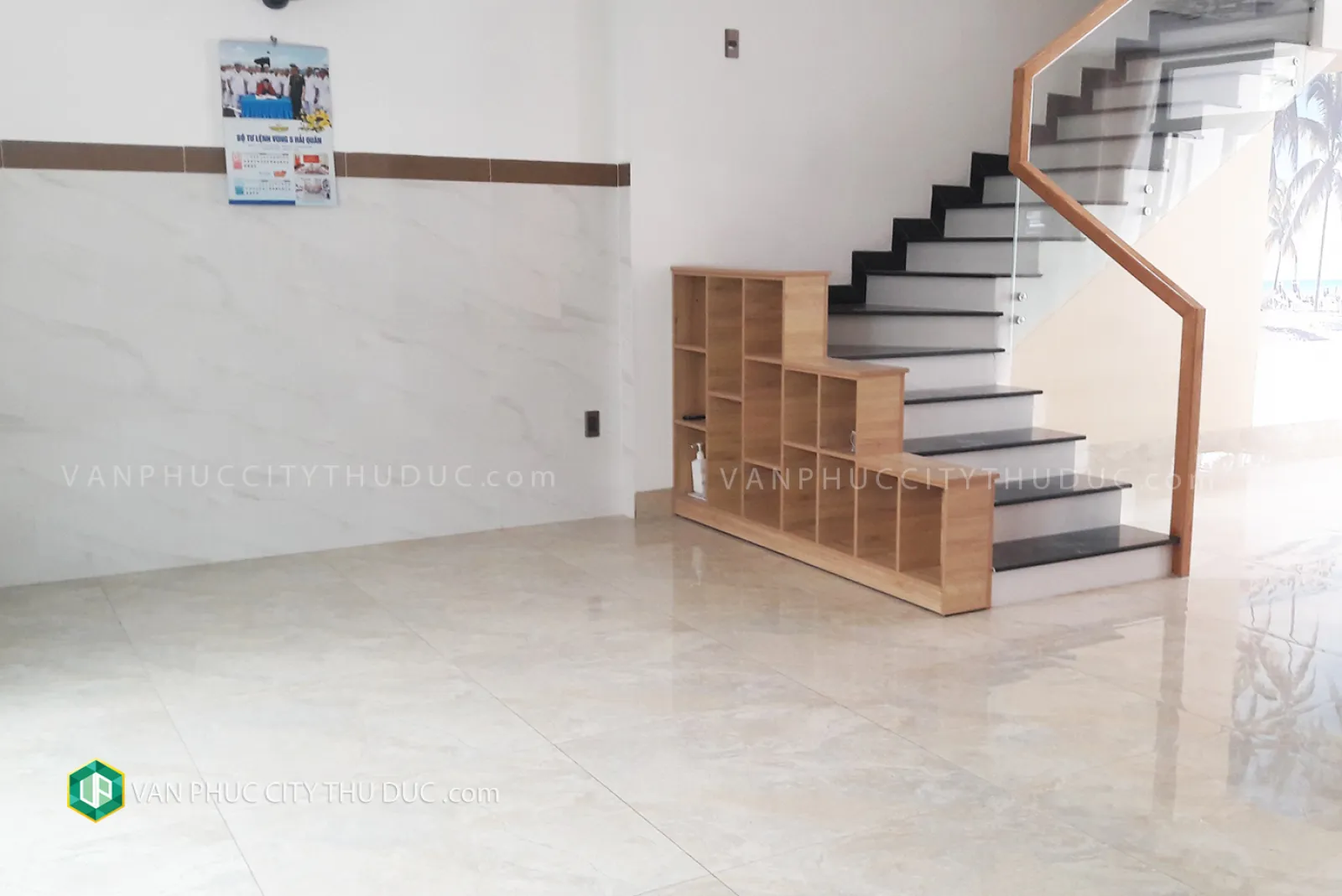 Cho thuê gấp TẦNG TRỆT làm văn phòng  6x17m, nội thất cơ bản gần mẫu giáo Hugo giá chỉ 19 triệu