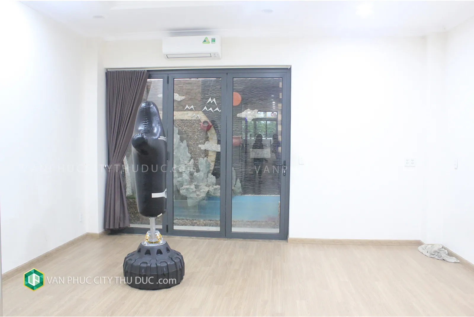 Tôi cho thuê từng tầng làm văn phòng hướng Nam, full nội thất giá 13,5 triệu