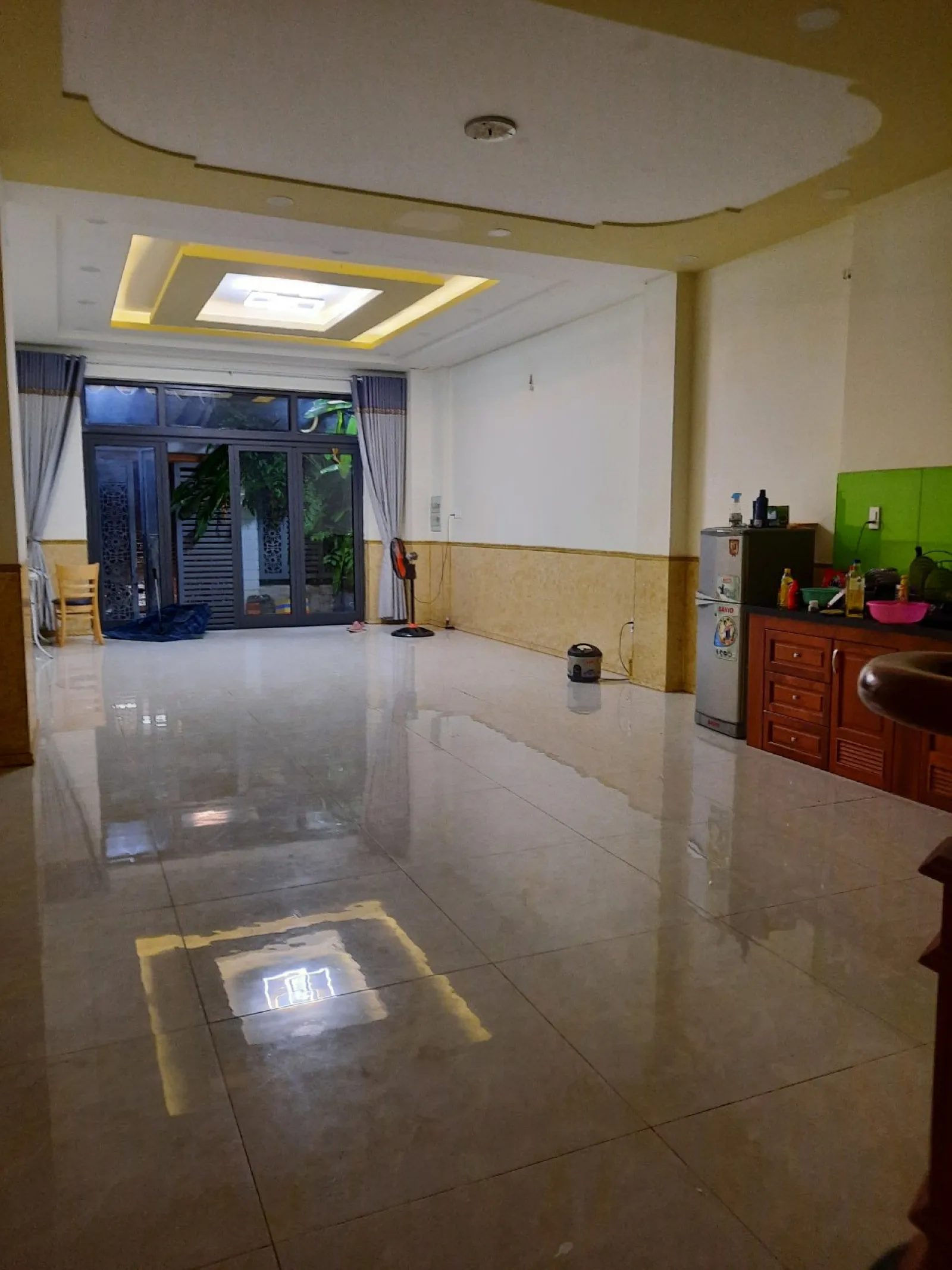 Cho thuê ngay nhà làm văn phòng 5x17m, nội thất cơ bản ngay khu sầm uất giá 33 triệu