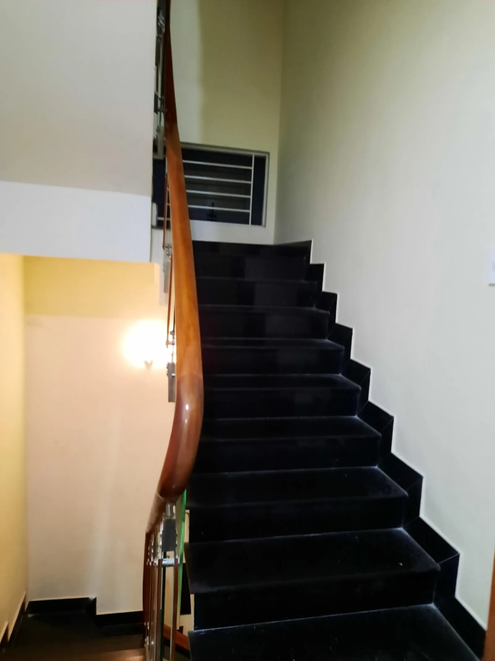 Cho thuê ngay nhà làm văn phòng 5x17m, nội thất cơ bản ngay khu sầm uất giá 33 triệu