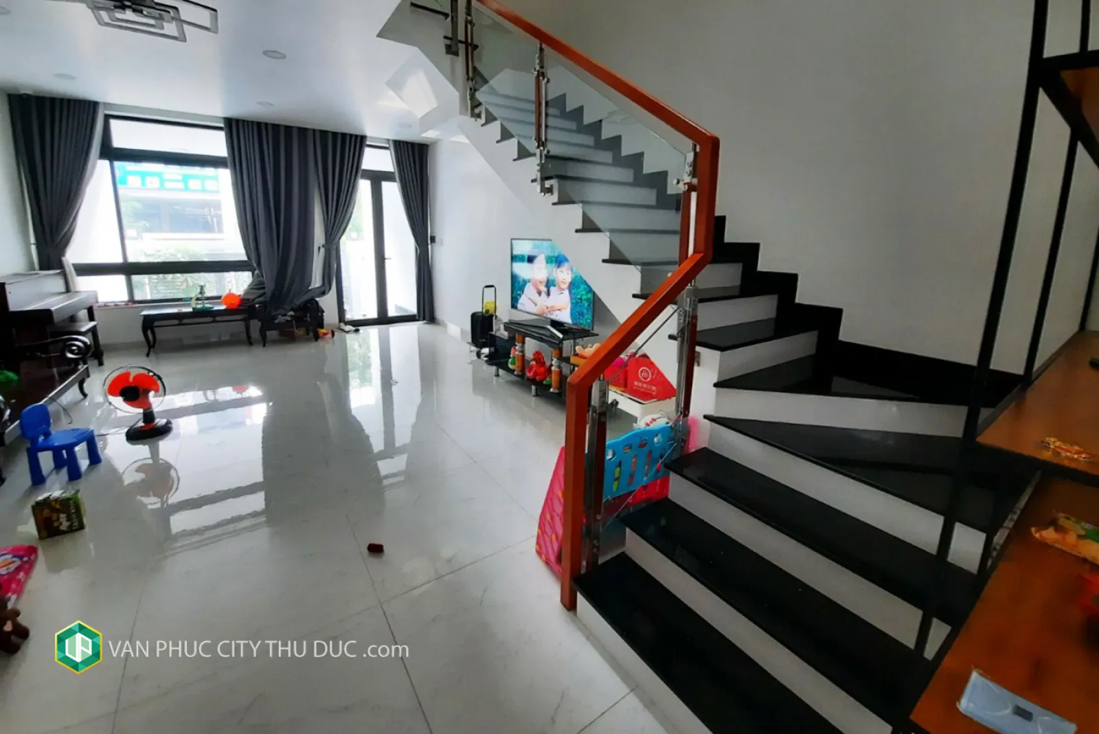 Cho thuê nhà KĐT Vạn Phúc hướng Tây Bắc 5x21m, nội thất đầy đủ vào ở ngay giá chỉ 36 triệu