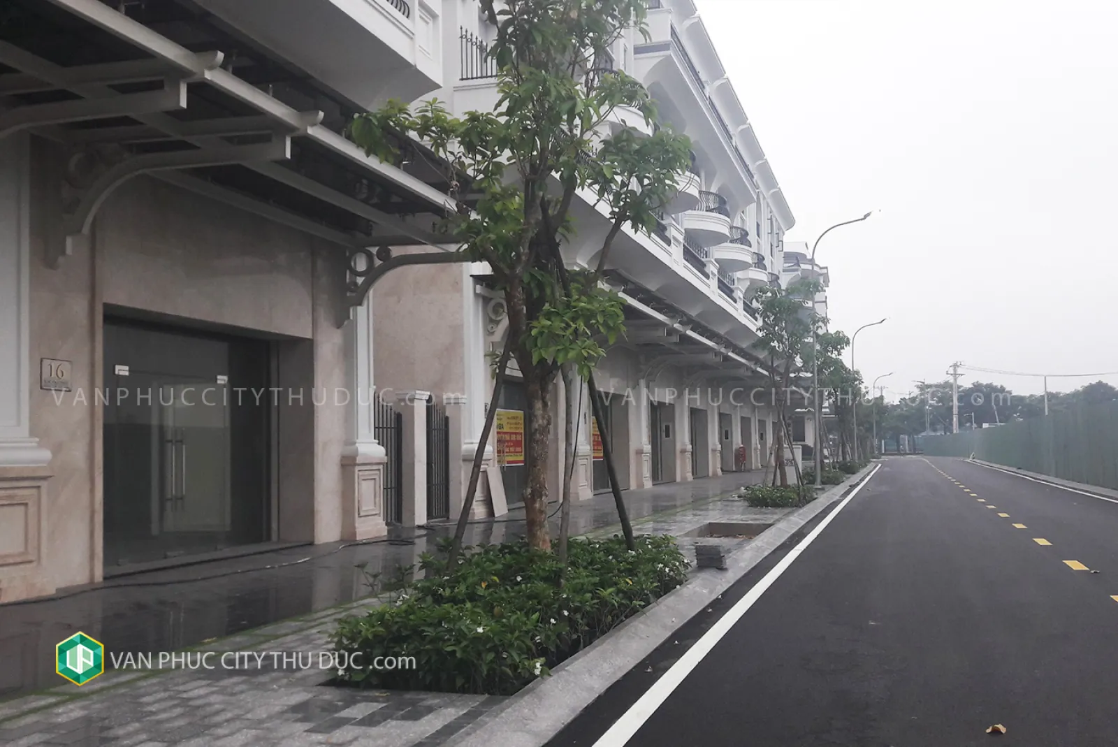 Cho thuê nhà thô hoàn thiện mặt ngoài hướng Tây 7x21m, mới xây đối diện Vạn Phúc Center giá 28 triệu