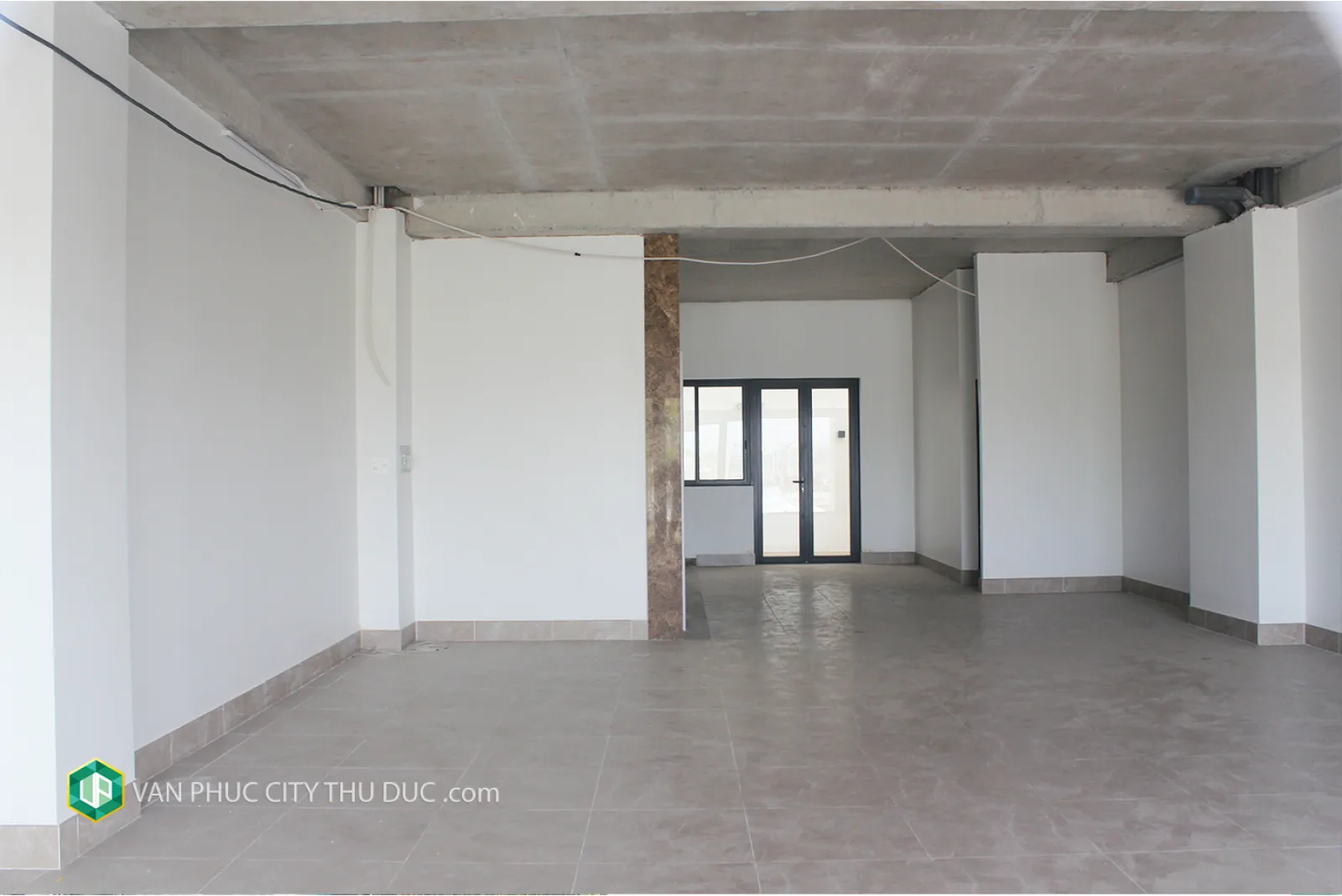 Cho thuê nhà thô hoàn thiện mặt ngoài hướng Tây 7x21m, mới xây đối diện Vạn Phúc Center giá 28 triệu