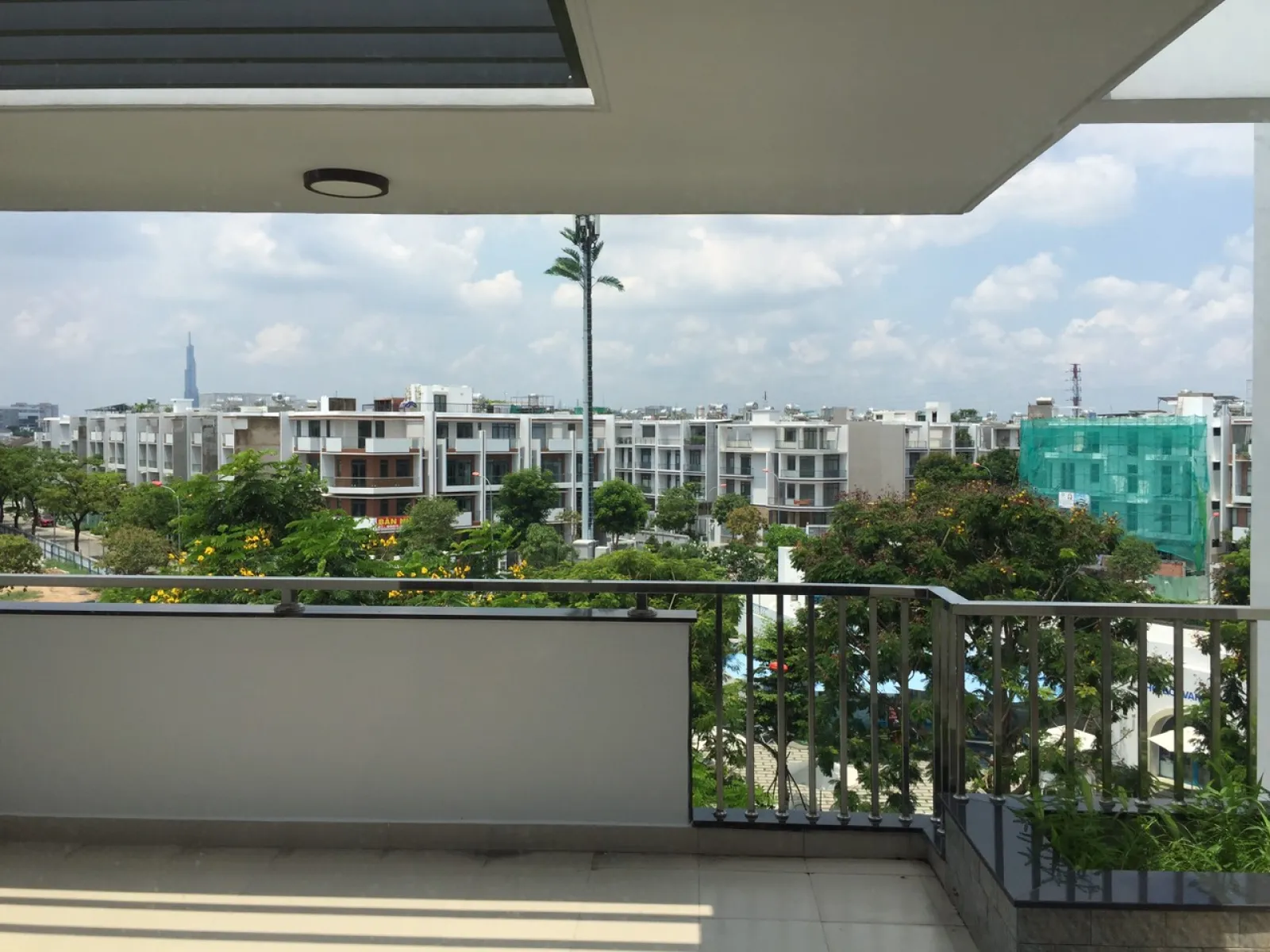 Cho thuê Nhà Vạn Phúc Thủ Đức hướng Nam 6x20m, nhà mới xây view công viên giá 48 triệu