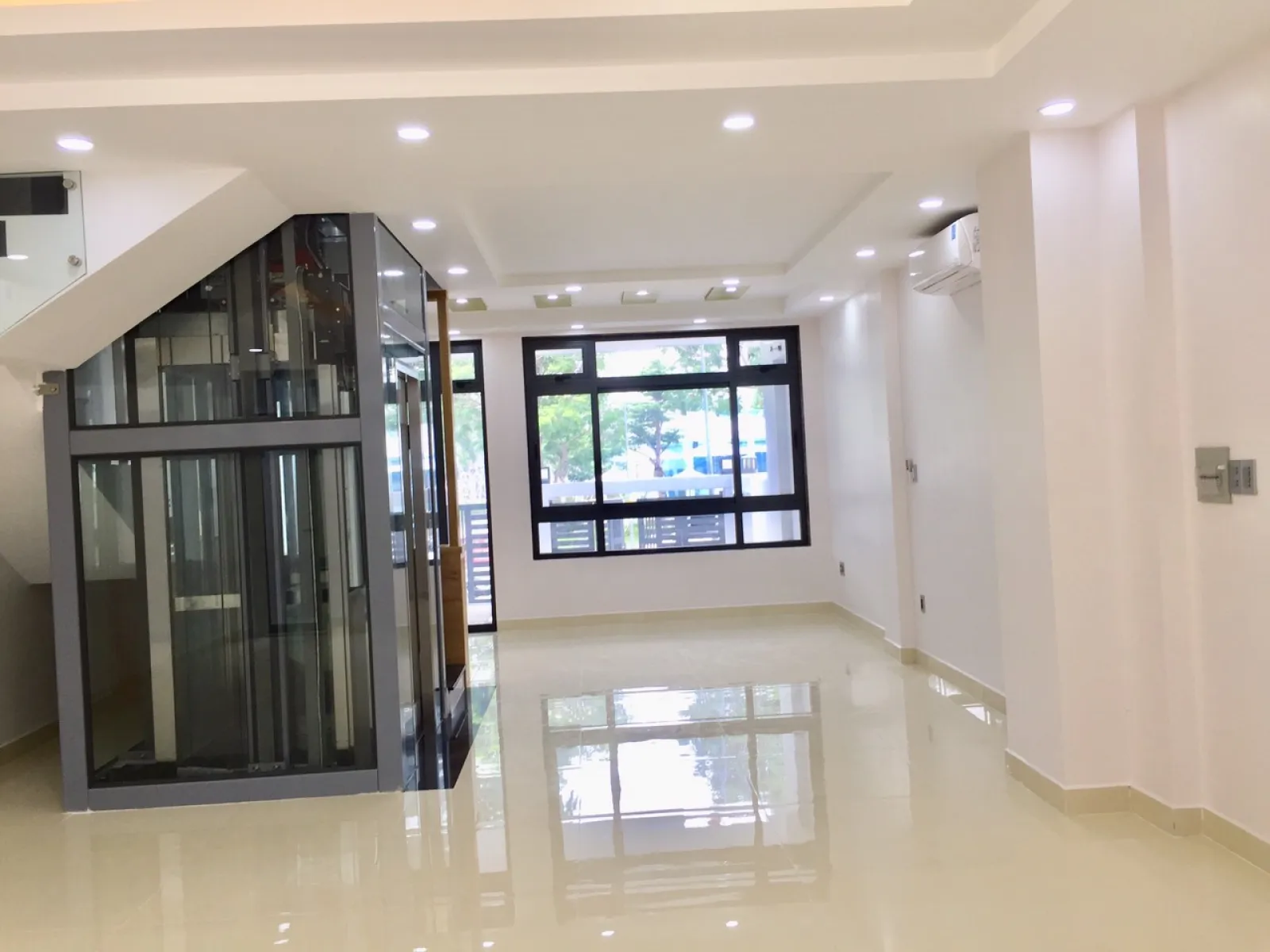 Cho thuê Nhà Vạn Phúc Thủ Đức hướng Nam 6x20m, nhà mới xây view công viên giá 48 triệu