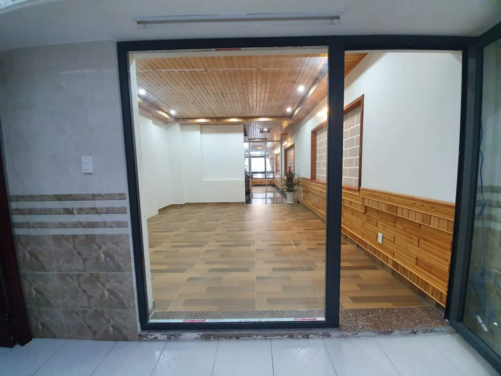 Cho thuê văn phòng 30m2, máy lạnh đầy đủ giá 14,5 triệu