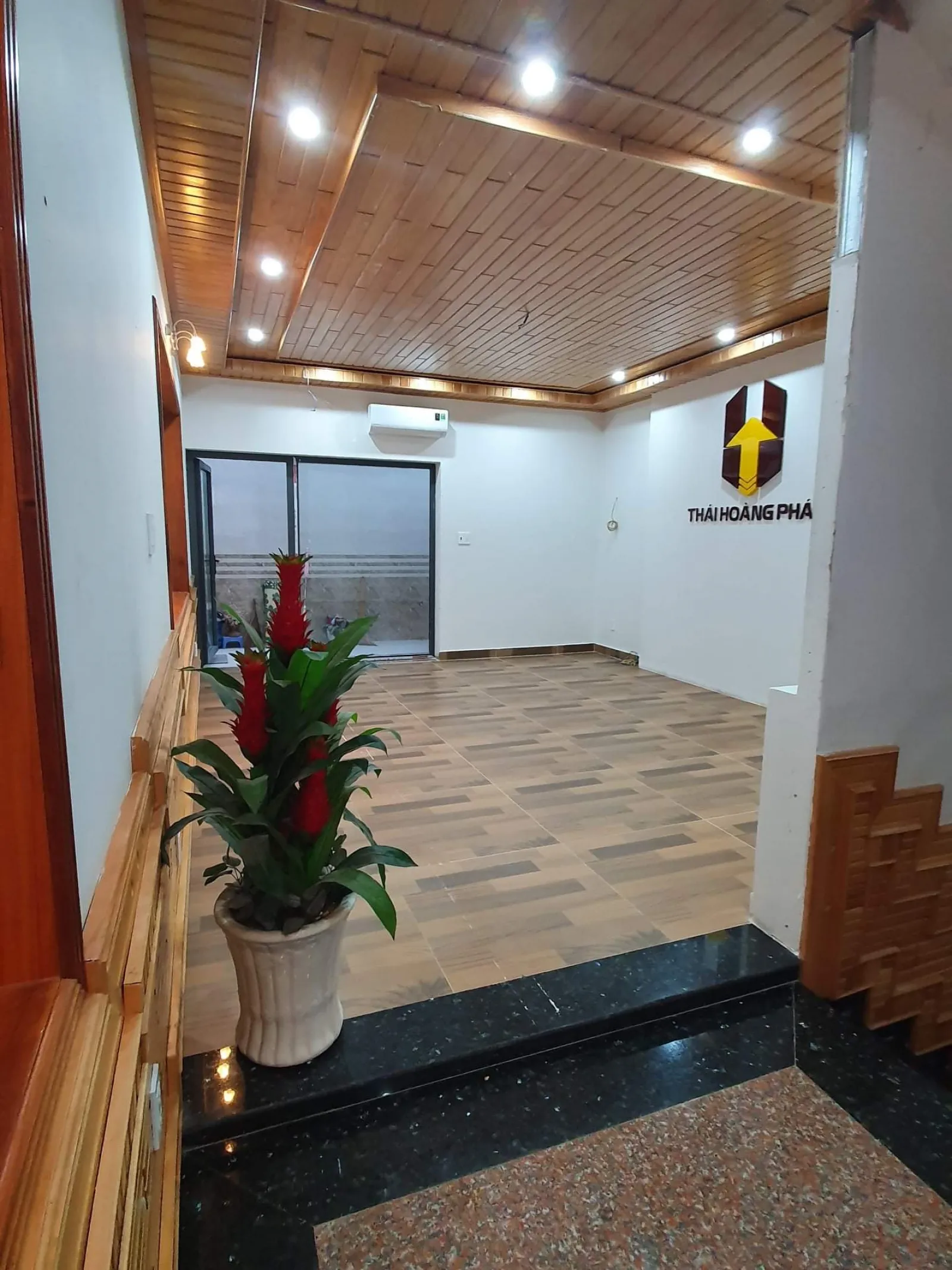 Cho thuê văn phòng 30m2, máy lạnh đầy đủ giá 14,5 triệu