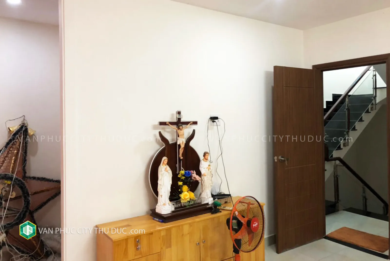 Chuyển nhượng nhà Vạn Phúc City hướng Bắc 6x17m, hoàn thiện nội thất gần sân tennis giá 20 tỷ