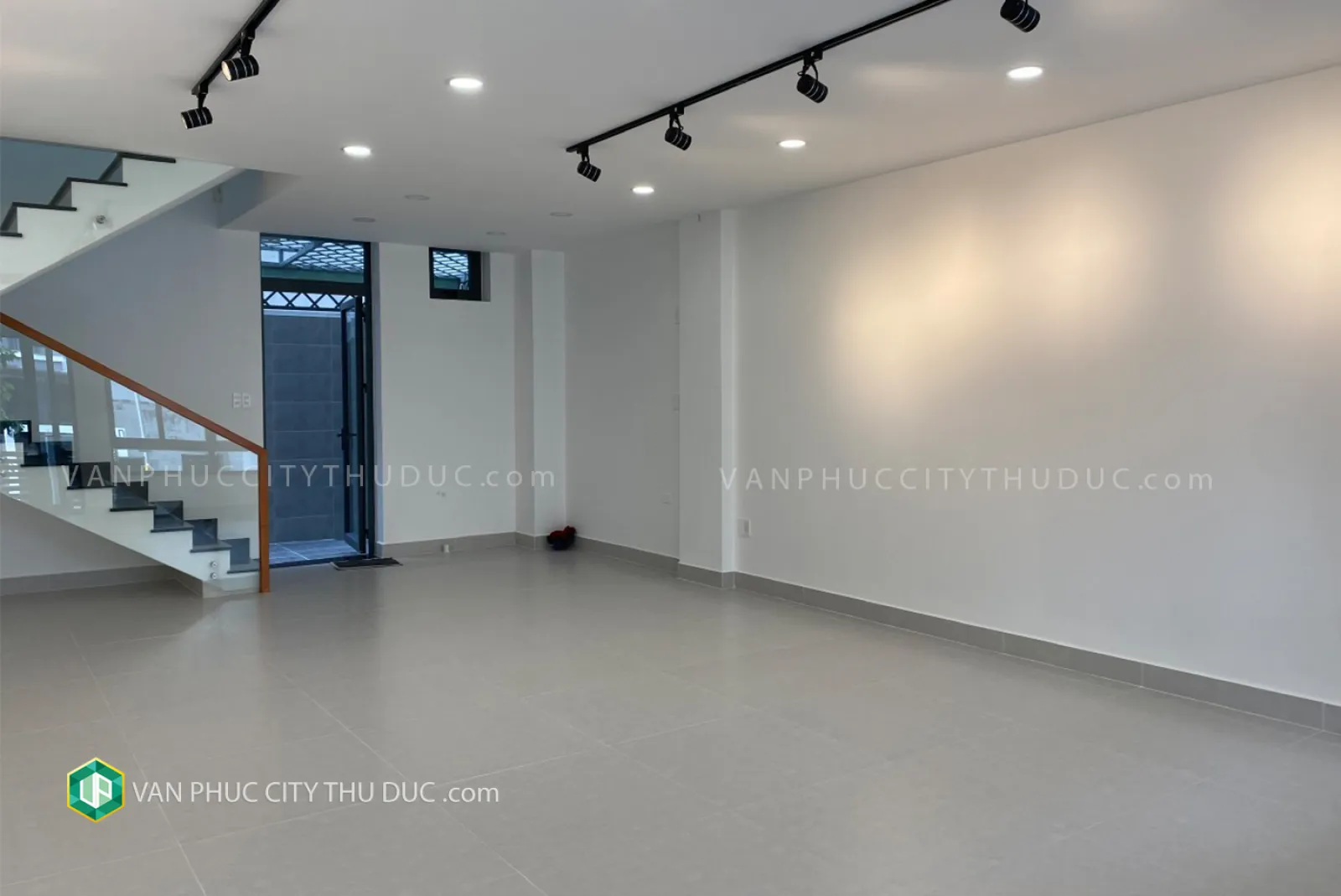 Dư chỗ cho thuê nhà KĐT Vạn Phúc hướng Bắc 6x17m, nhà mới xây gần công viên giá 35 triệu