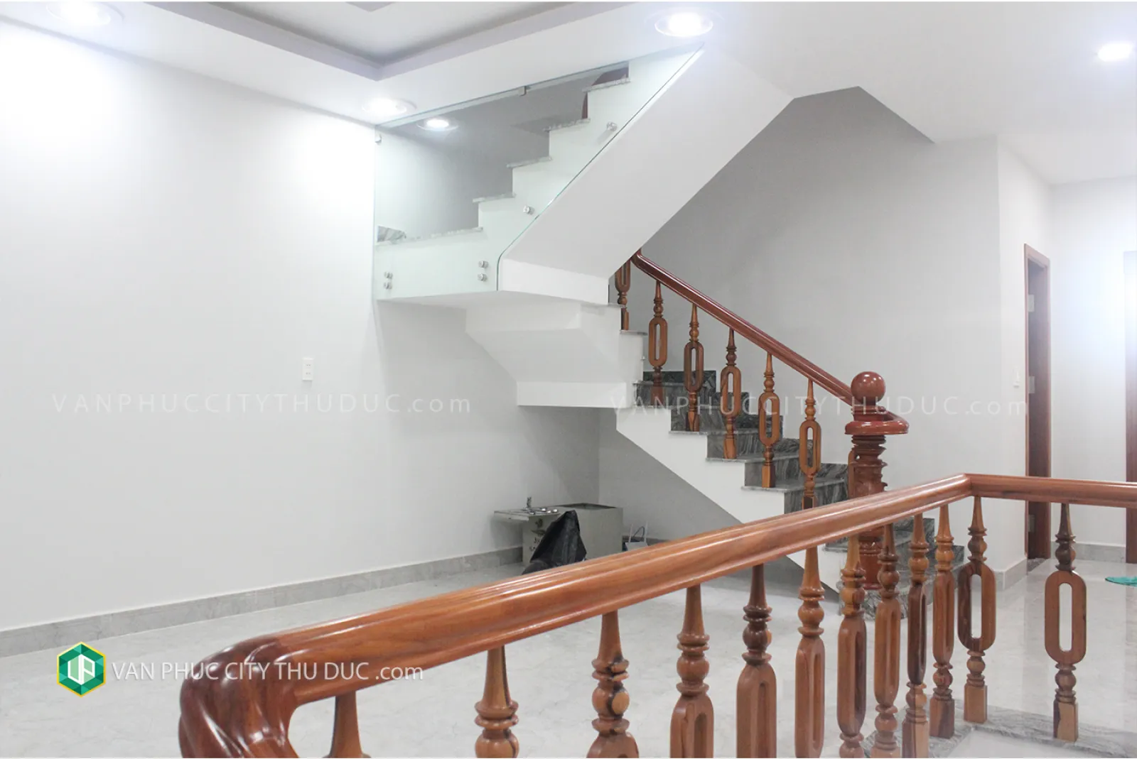 Dư chỗ nên cho thuê GẤP nhà KĐT Vạn Phúc hướng Đông Nam 5x20m, full nội thất giá 33 triệu