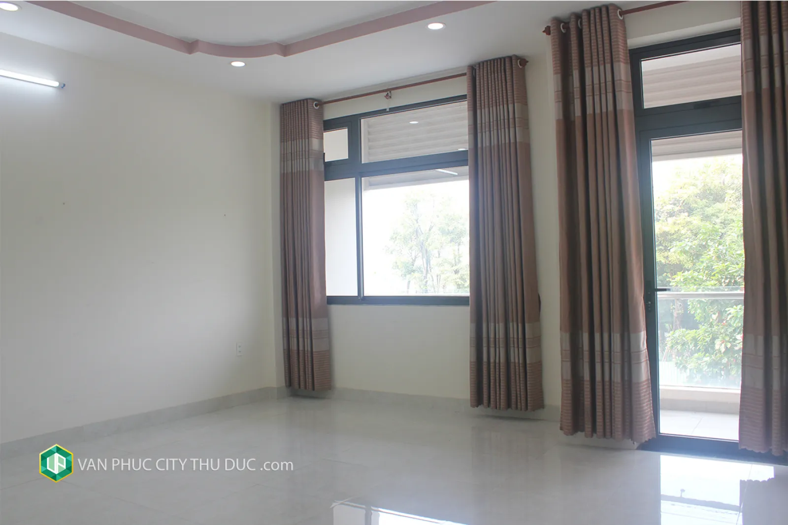 Cần cho thuê gấp nhà KĐT Vạn Phúc hướng Tây Nam 5x22m, full nội thất gần trường MN Hiệp Bình Phước giá 33 triệu