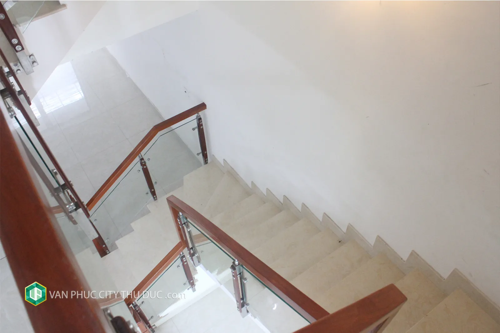 Cần cho thuê gấp nhà KĐT Vạn Phúc hướng Tây Nam 5x22m, full nội thất gần trường MN Hiệp Bình Phước giá 33 triệu