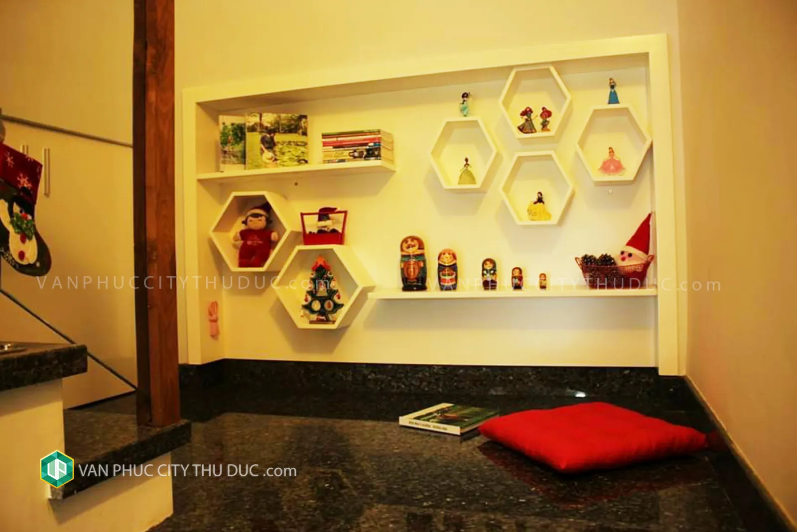 Dư chỗ cho thuê Nhà Vạn Phúc Thủ Đức hướng Nam 6x20m, nội thất Sang Trọng gần hồ bơi giá 41 triệu