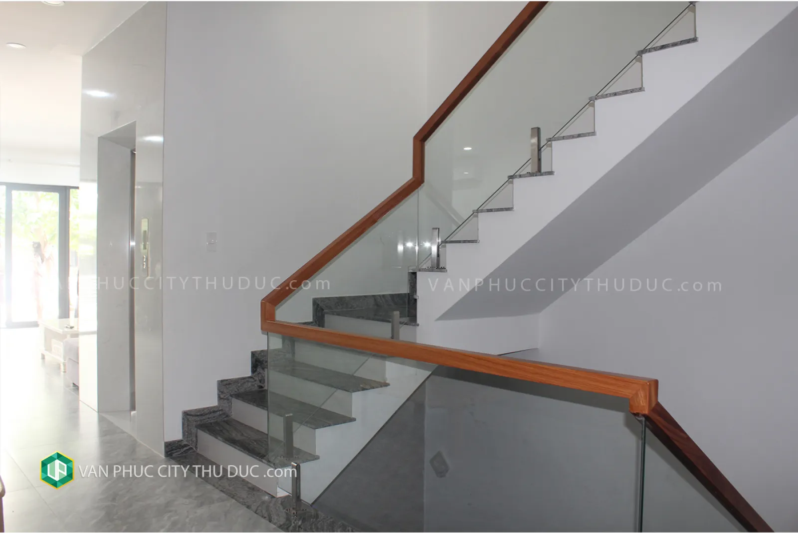 Dư chỗ cho thuê TẦNG 1 làm văn phòng hướng 7x19m, nội thất cơ bản gần kề Kênh Sông Trăng giá 18 triệu