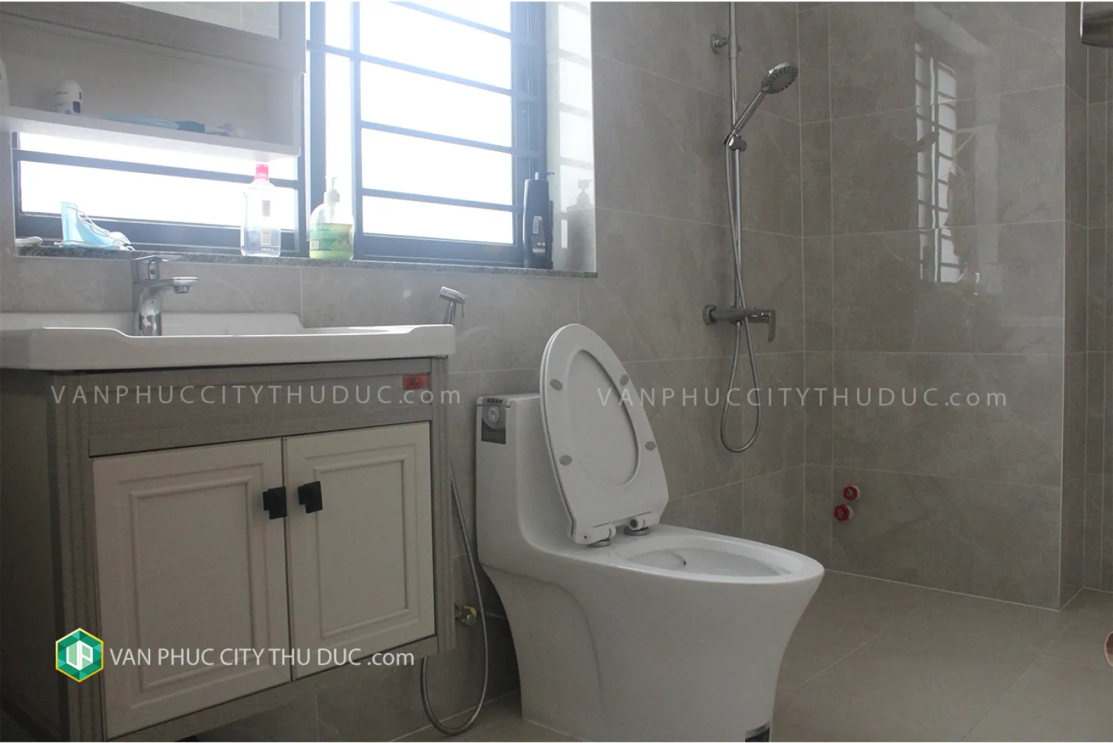 Dư chỗ cho thuê TẦNG 1 làm văn phòng hướng 7x19m, nội thất cơ bản gần kề Kênh Sông Trăng giá 18 triệu