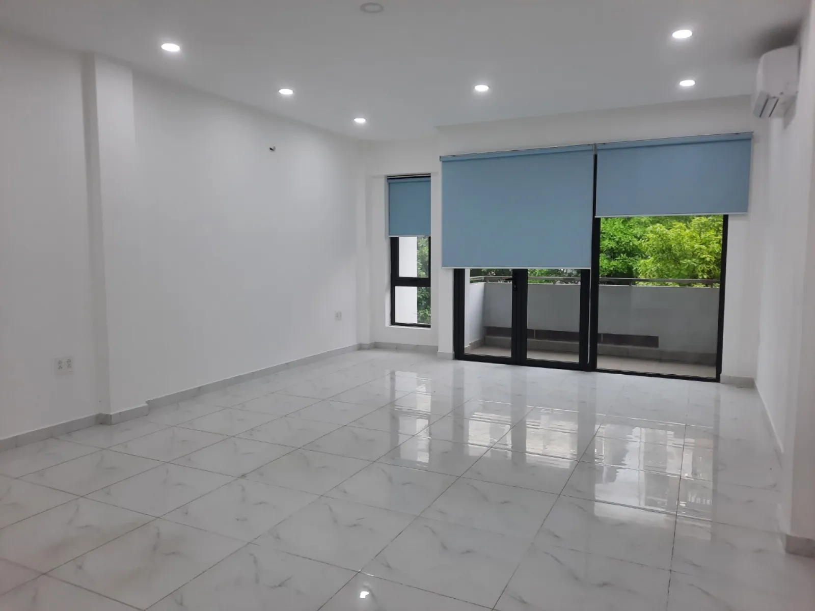 GẤP! Cho thuê TẦNG 2 nhà Vạn Phúc ngang 5m giá chỉ 17 triệu