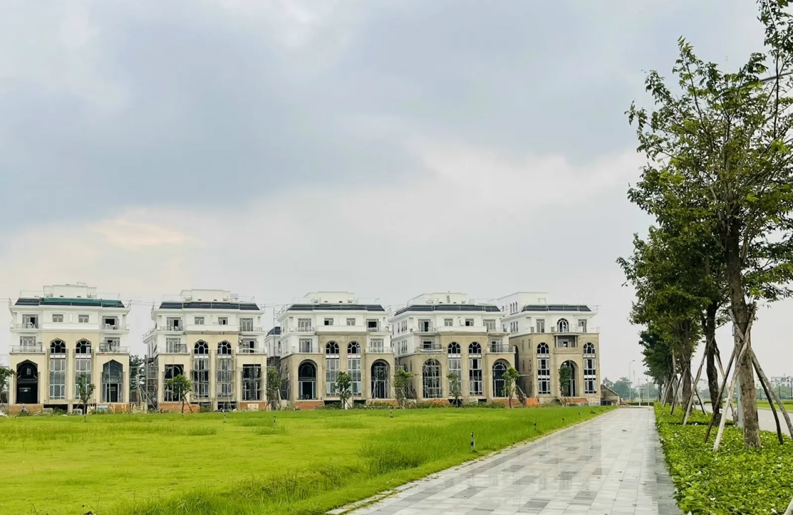 Kẹt tiền bán Biệt thự Mansion hướng Đông Bắc, đang xây dựng view Sông giá 66 tỷ