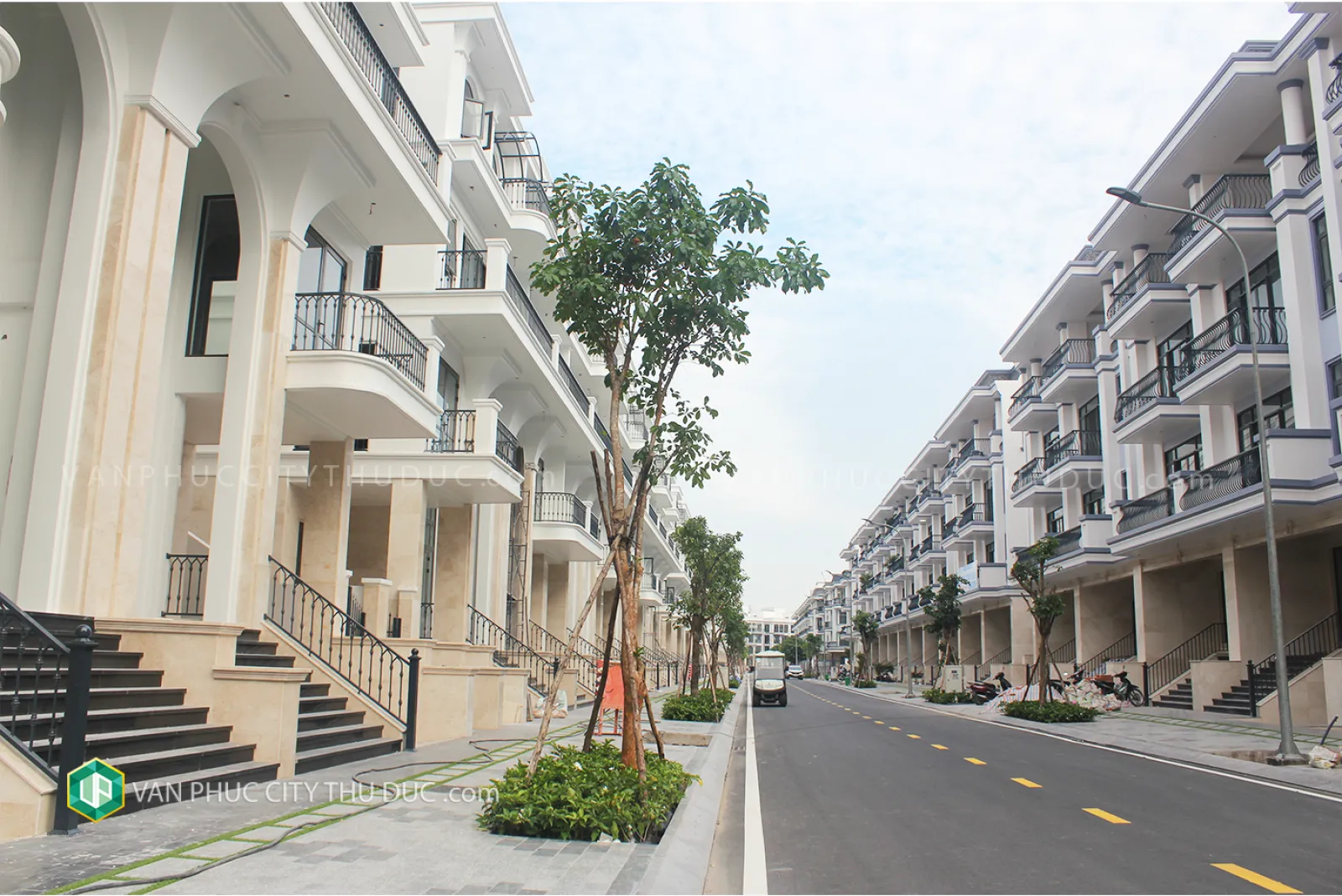 Kẹt tiền bán nhà thô hoàn thiện mặt ngoài hướng Tây Nam 7x20m, nhà thô mới xây ngay khu sầm uất giá 27,5 tỷ